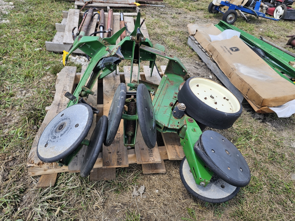 John Deere 7000