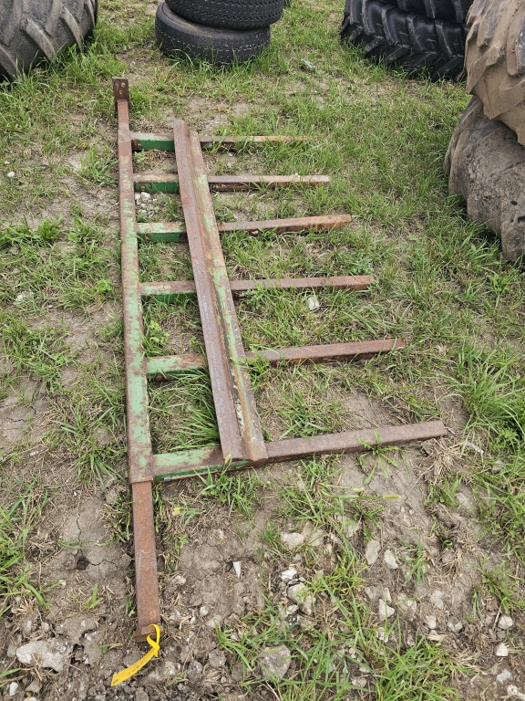 Adjustable-Width Manure Forks For Loader Bucket