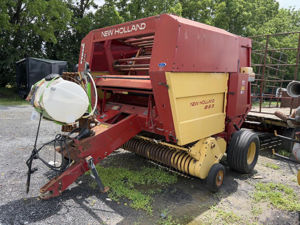 Photo of a 1986 New Holland 853