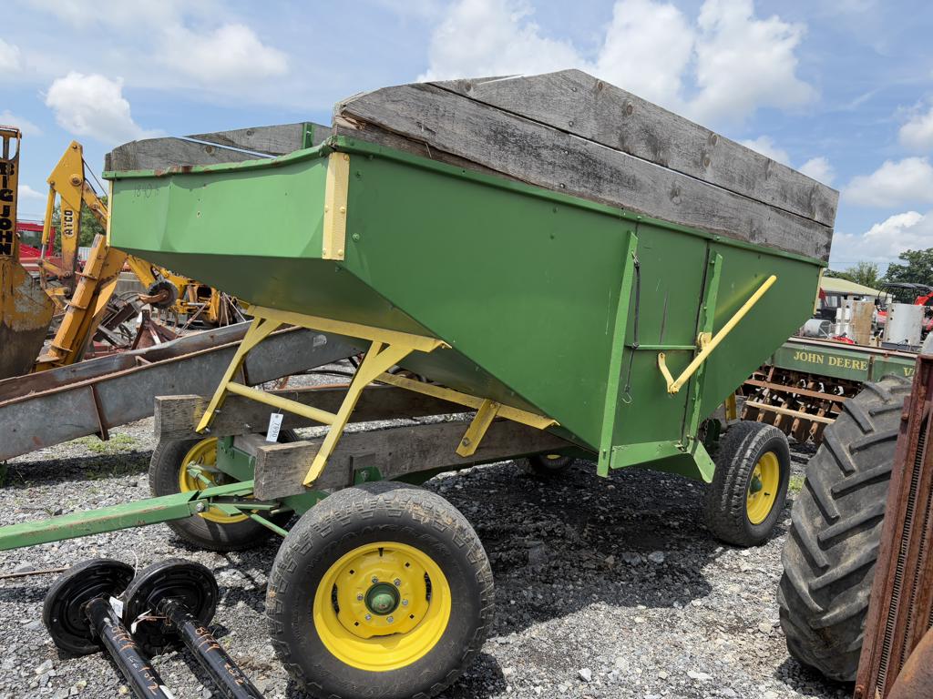 Photo of a  John Deere 240