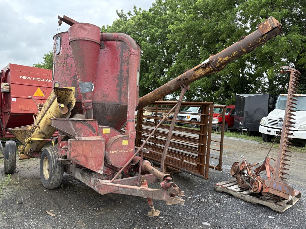 Photo of a 2011 New Holland 354