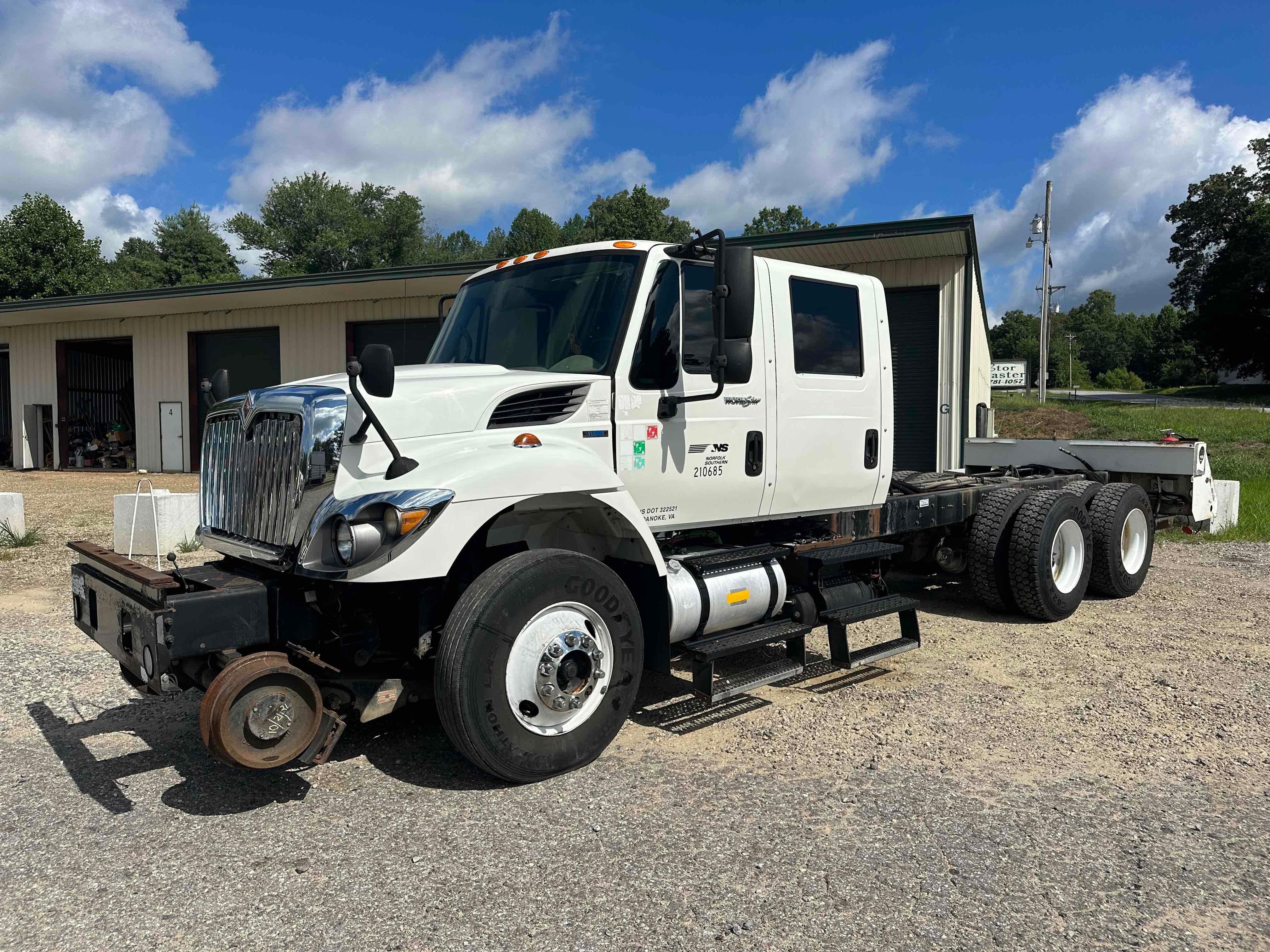 2011 International WorkStar 7400 Chassis Truck, VIN # 1HTWGAAR6BJ325793