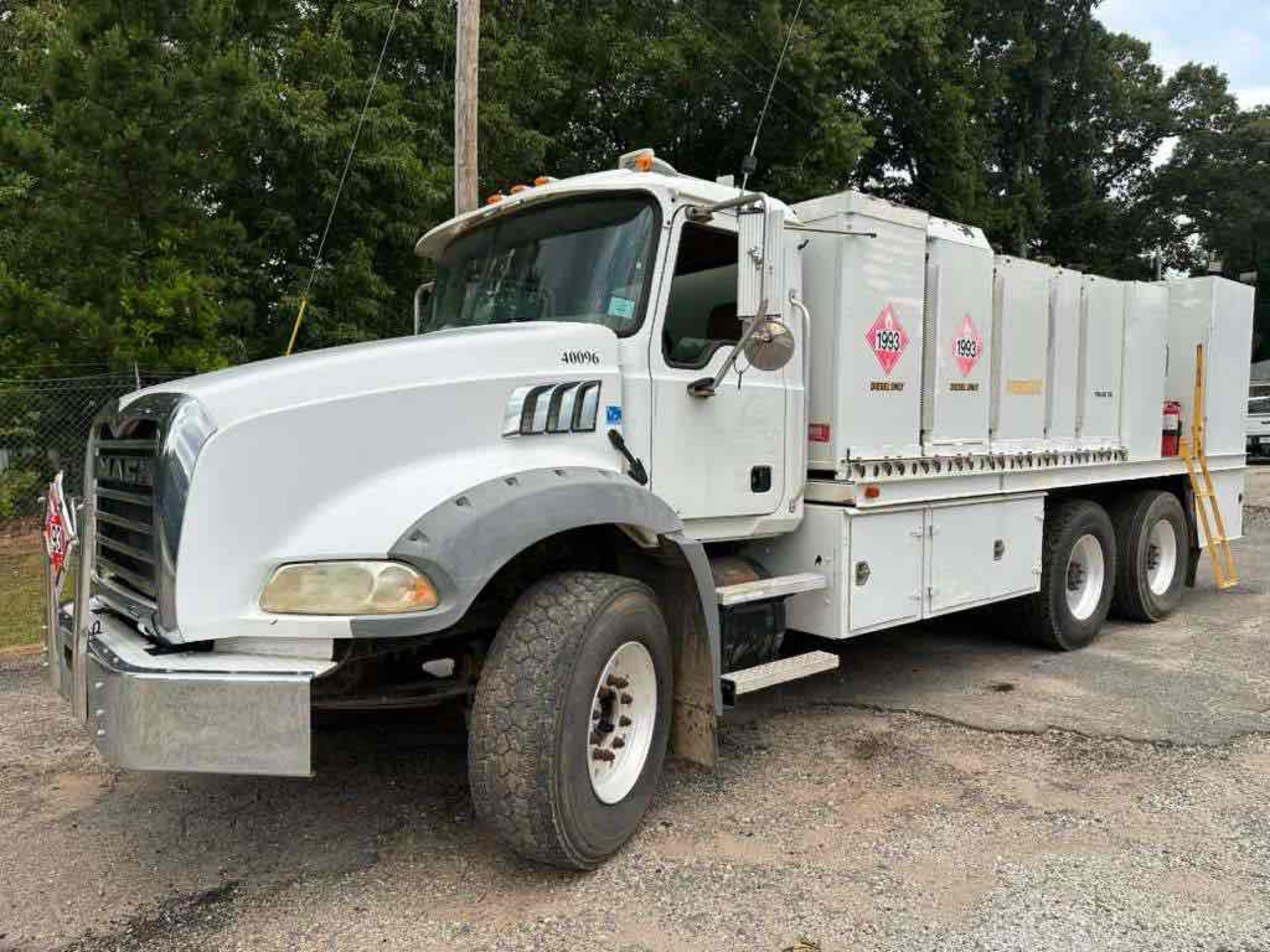 Photo of a 2007 Mack CT713