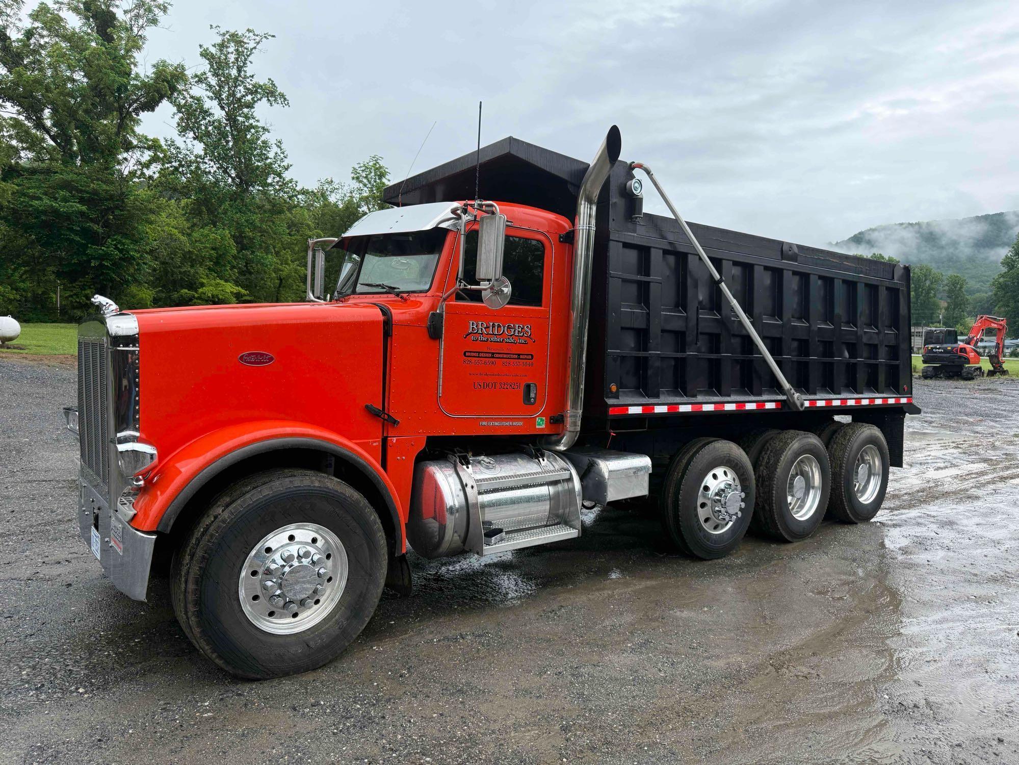 Photo of a 2007 Peterbilt 386