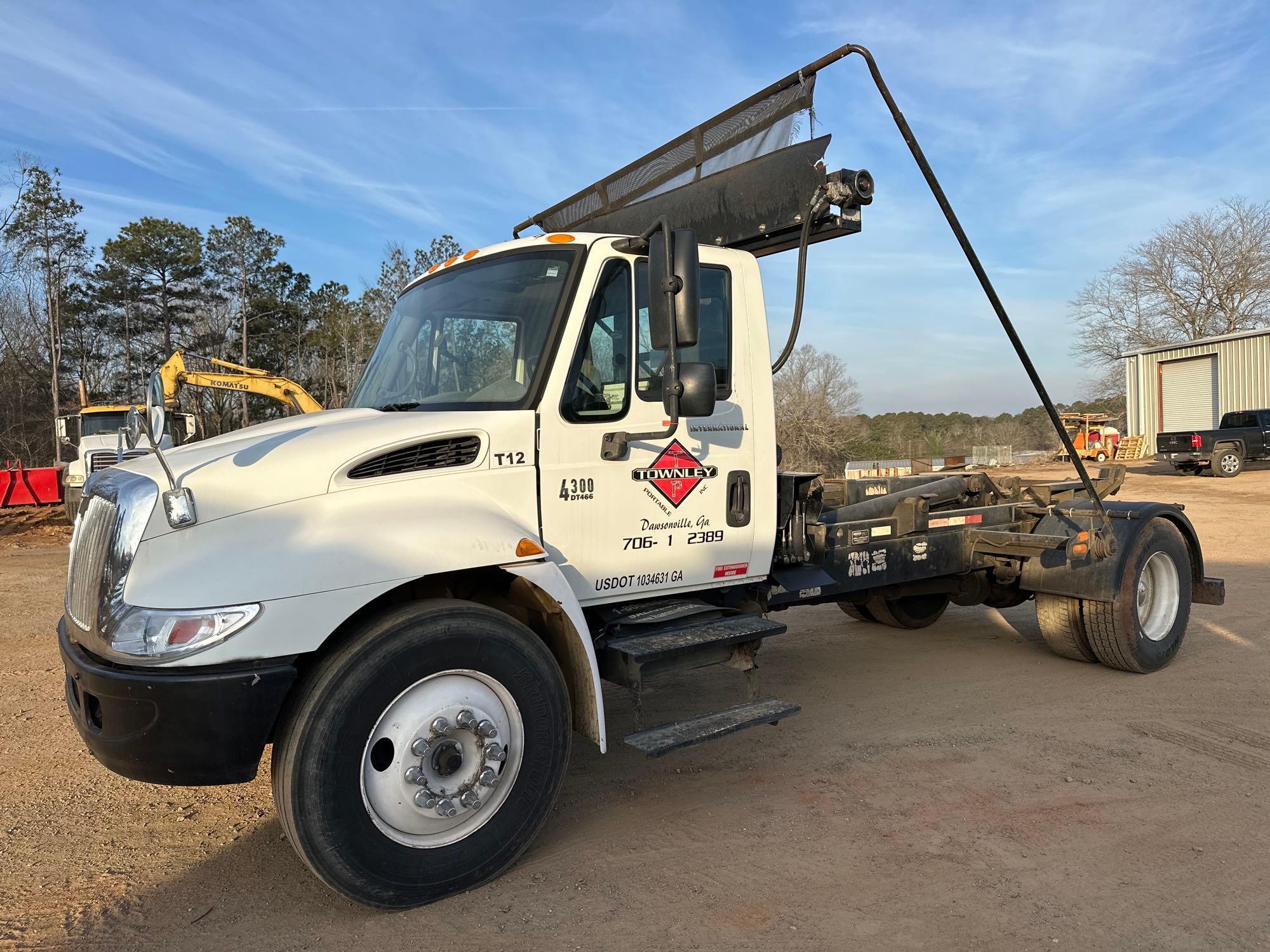 2005 International 4300 Hook Truck, VIN # 1HTMMAAM15H108569