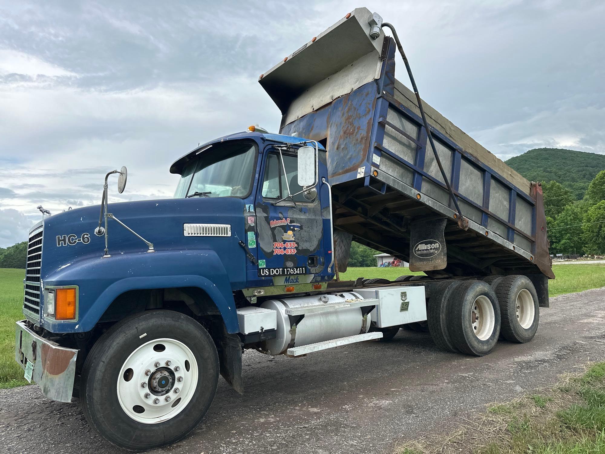 Photo of a 1999 Mack CH613