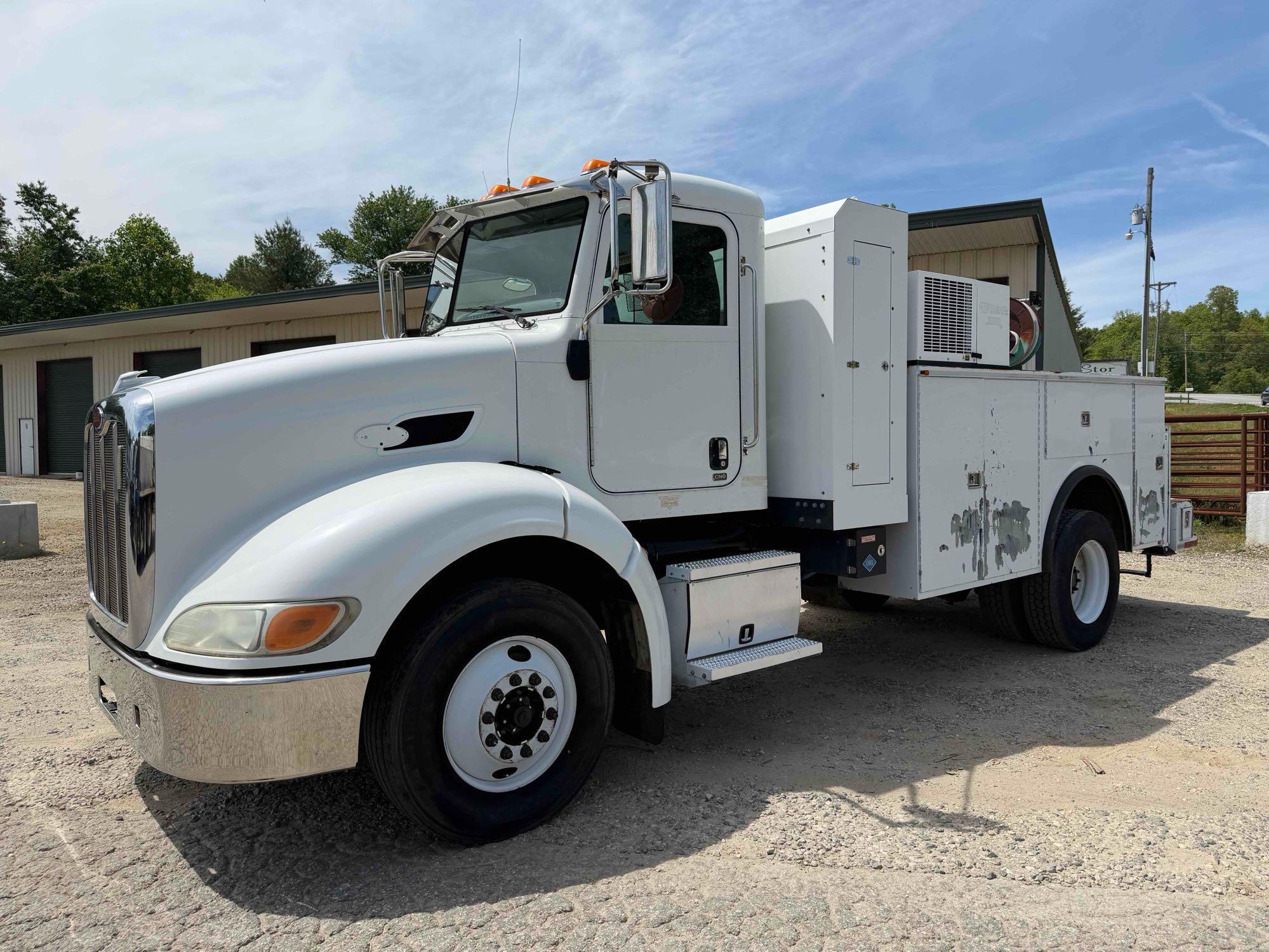 Photo of a 2013 Peterbilt 384