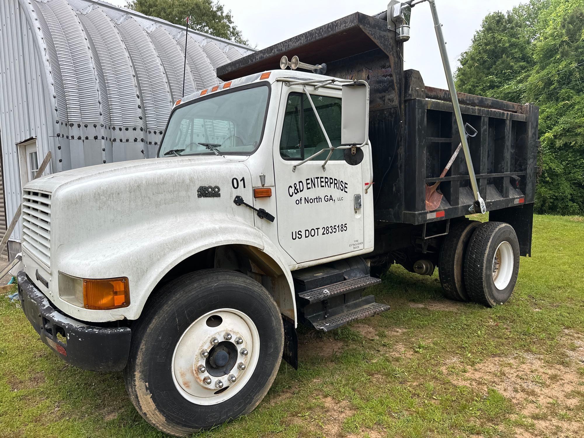 Photo of a 2002 International 4900