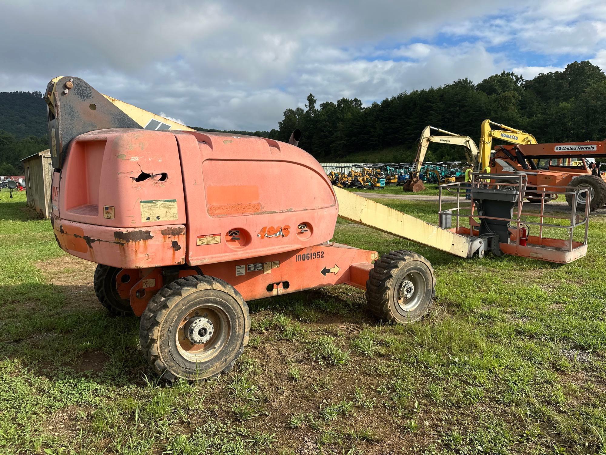 2012 JLG 400S