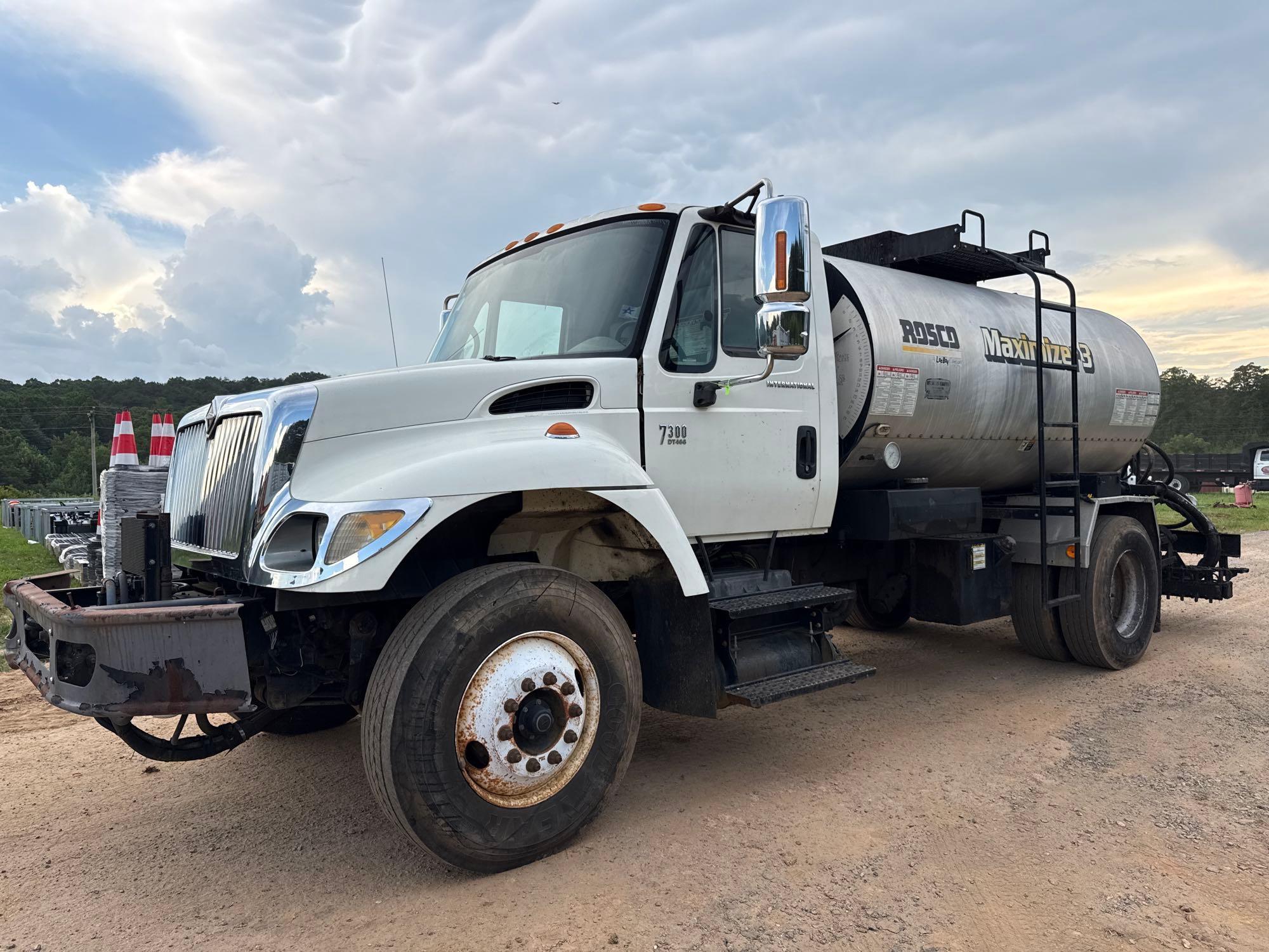 Photo of a 2005 International 7300