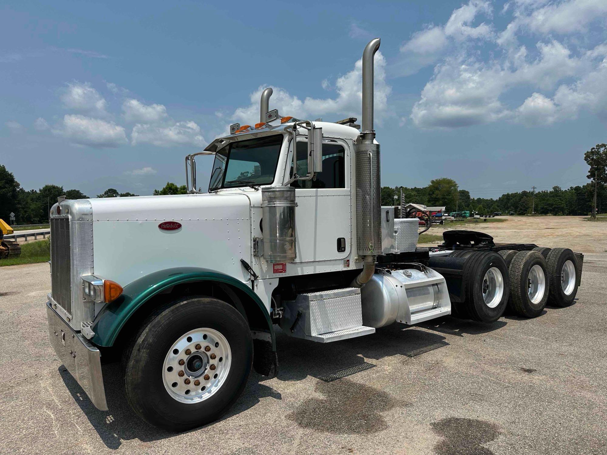 Photo of a 2007 Peterbilt 379
