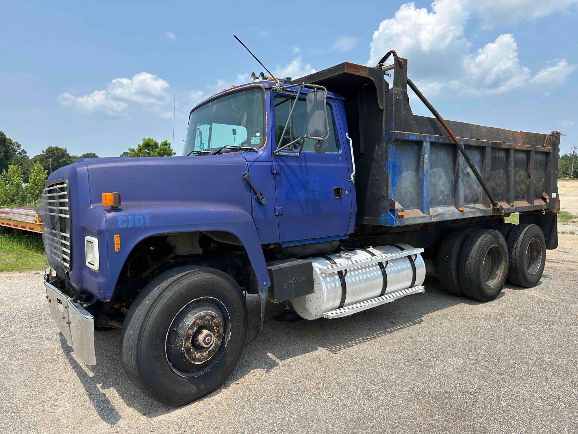 Photo of a 1997 Ford LT9000