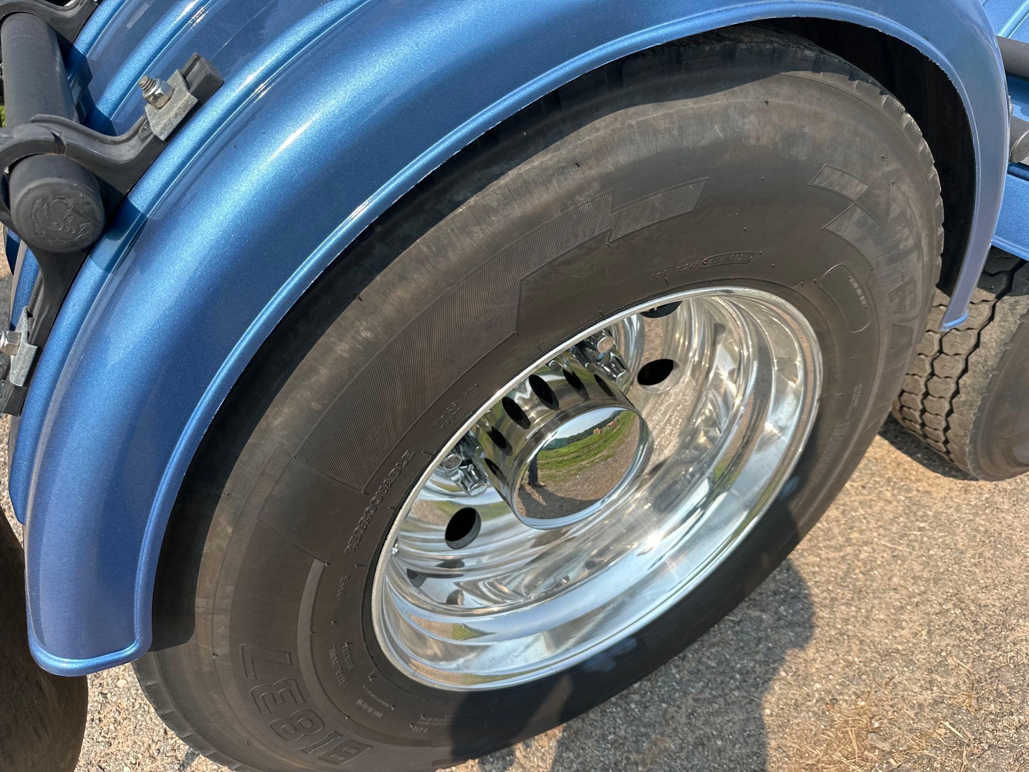 2020 Peterbilt 389