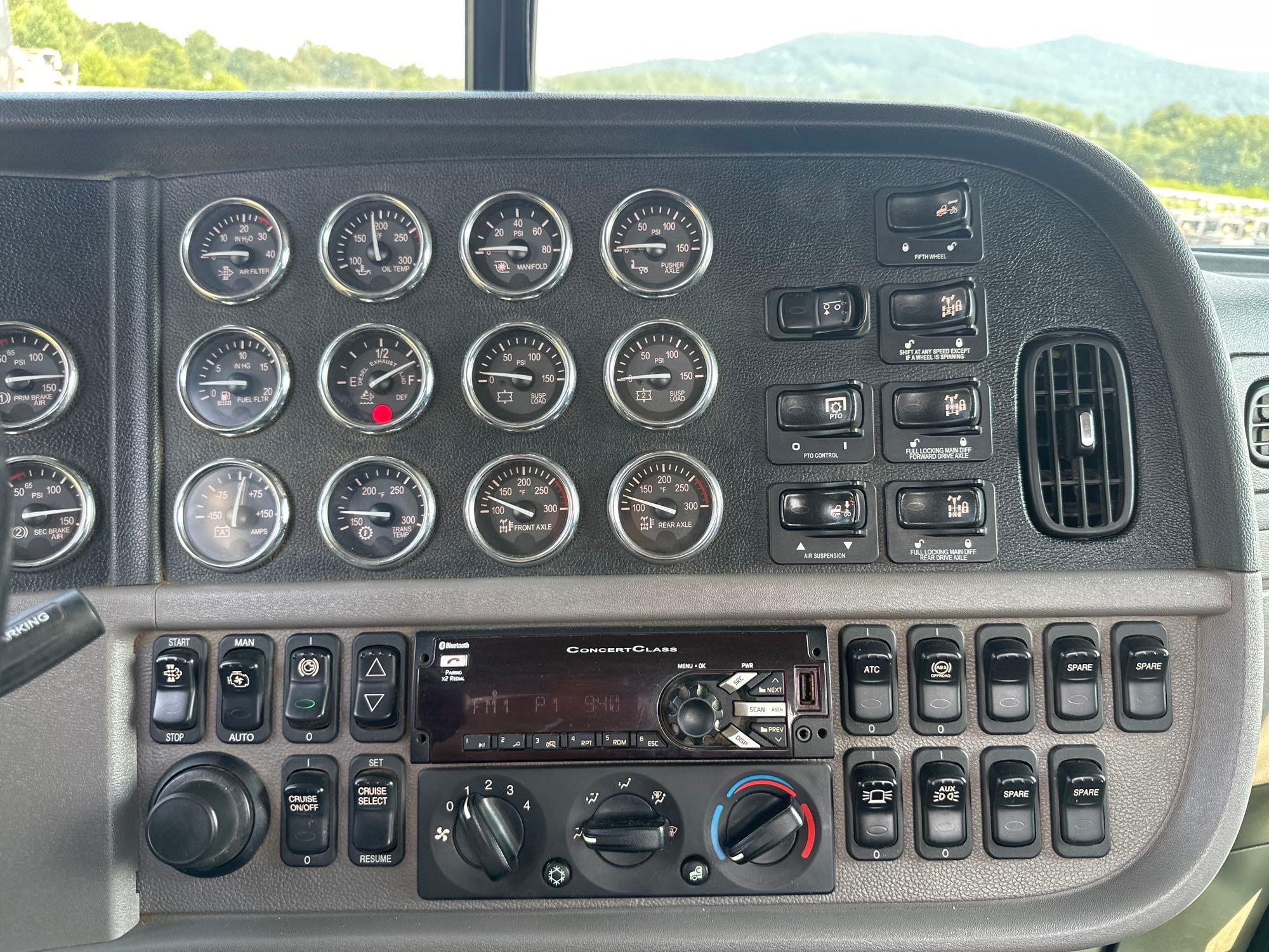 2020 Peterbilt 389