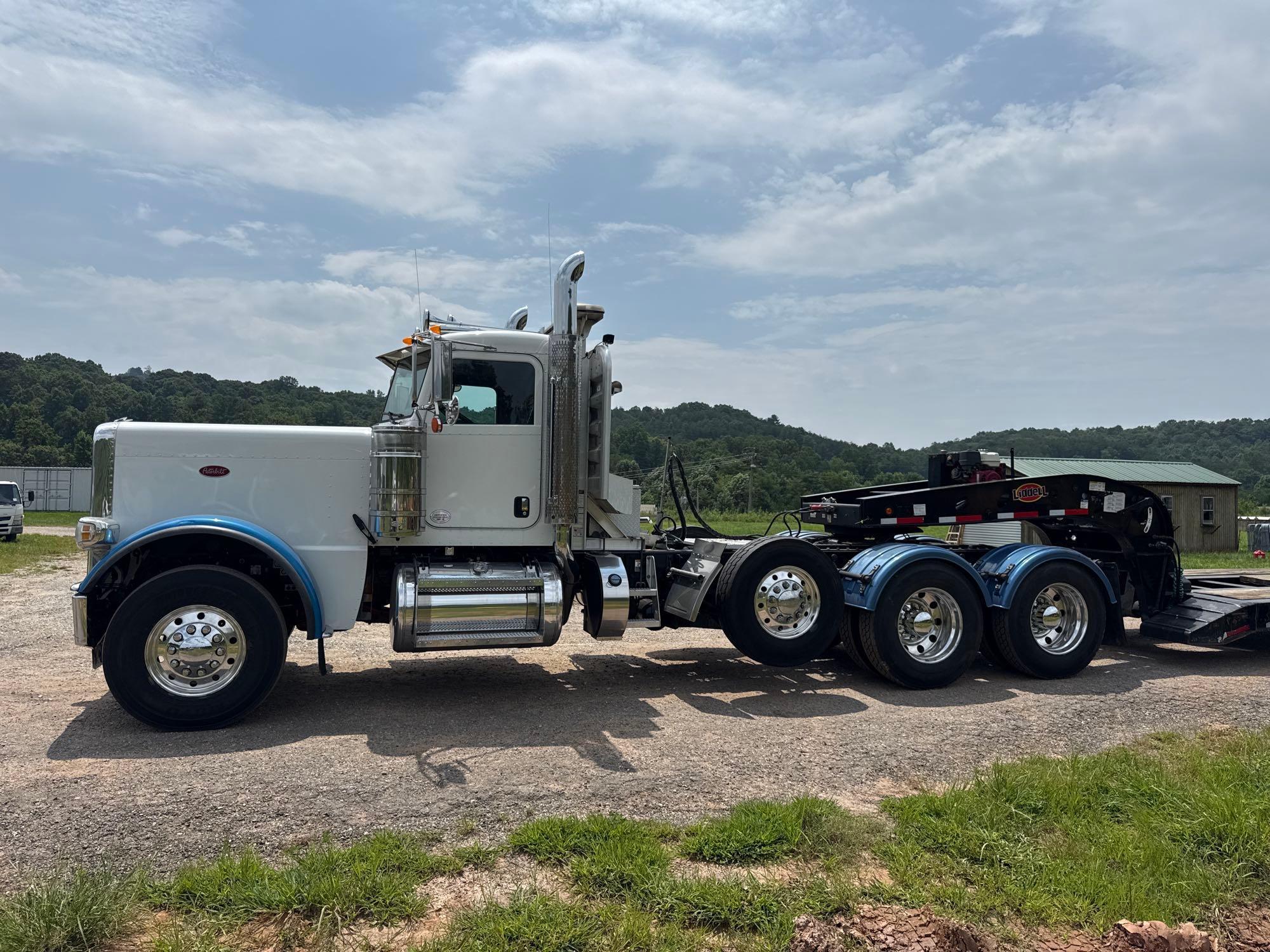 2020 Peterbilt 389