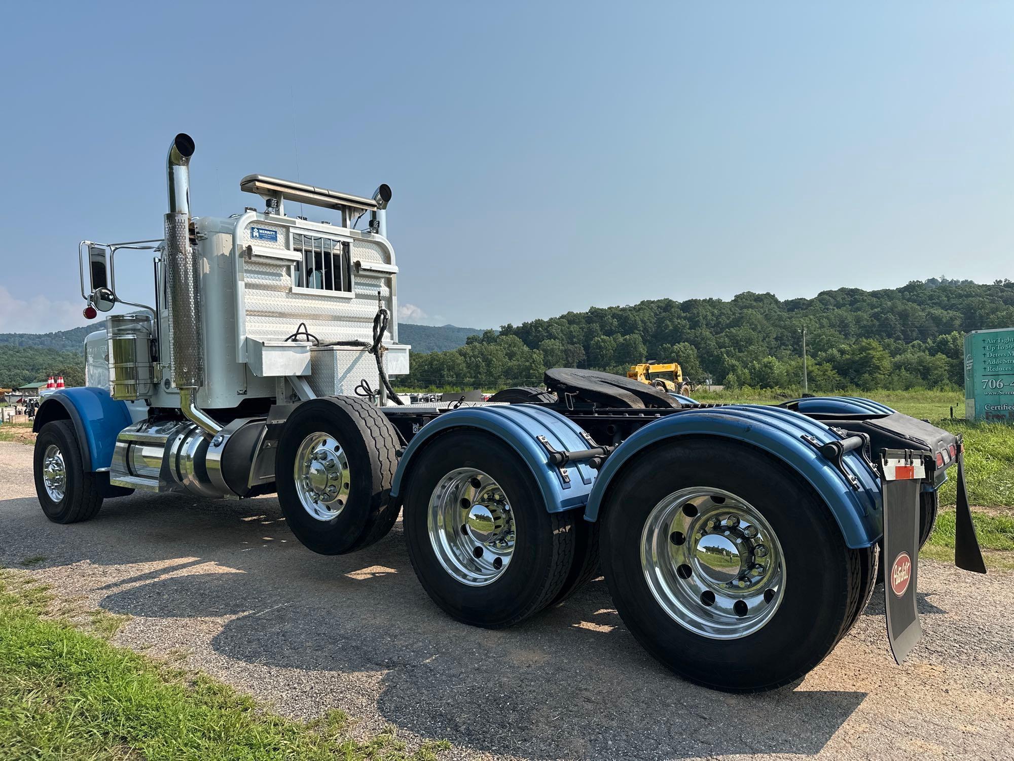 2020 Peterbilt 389