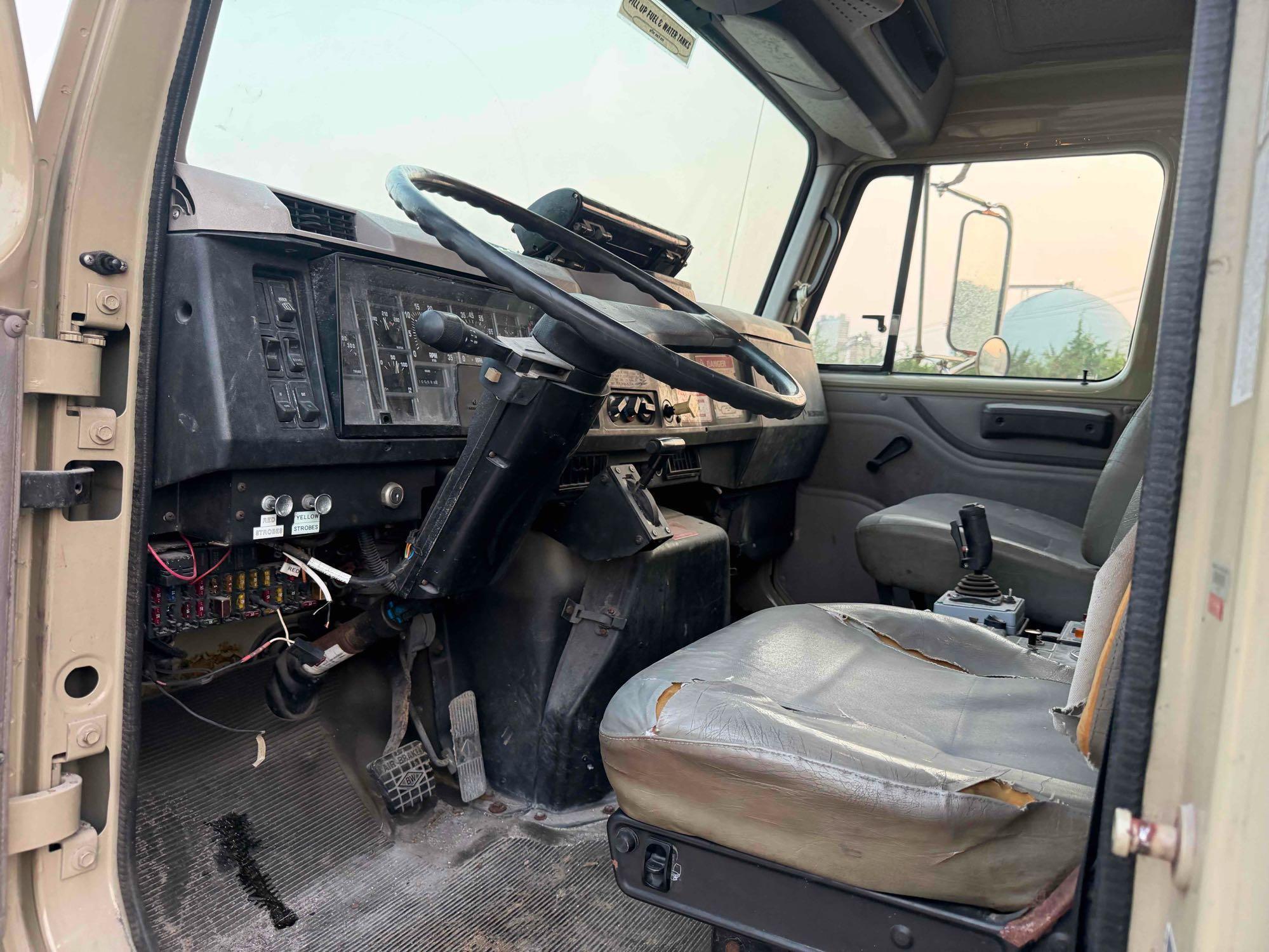 2001 International 4800