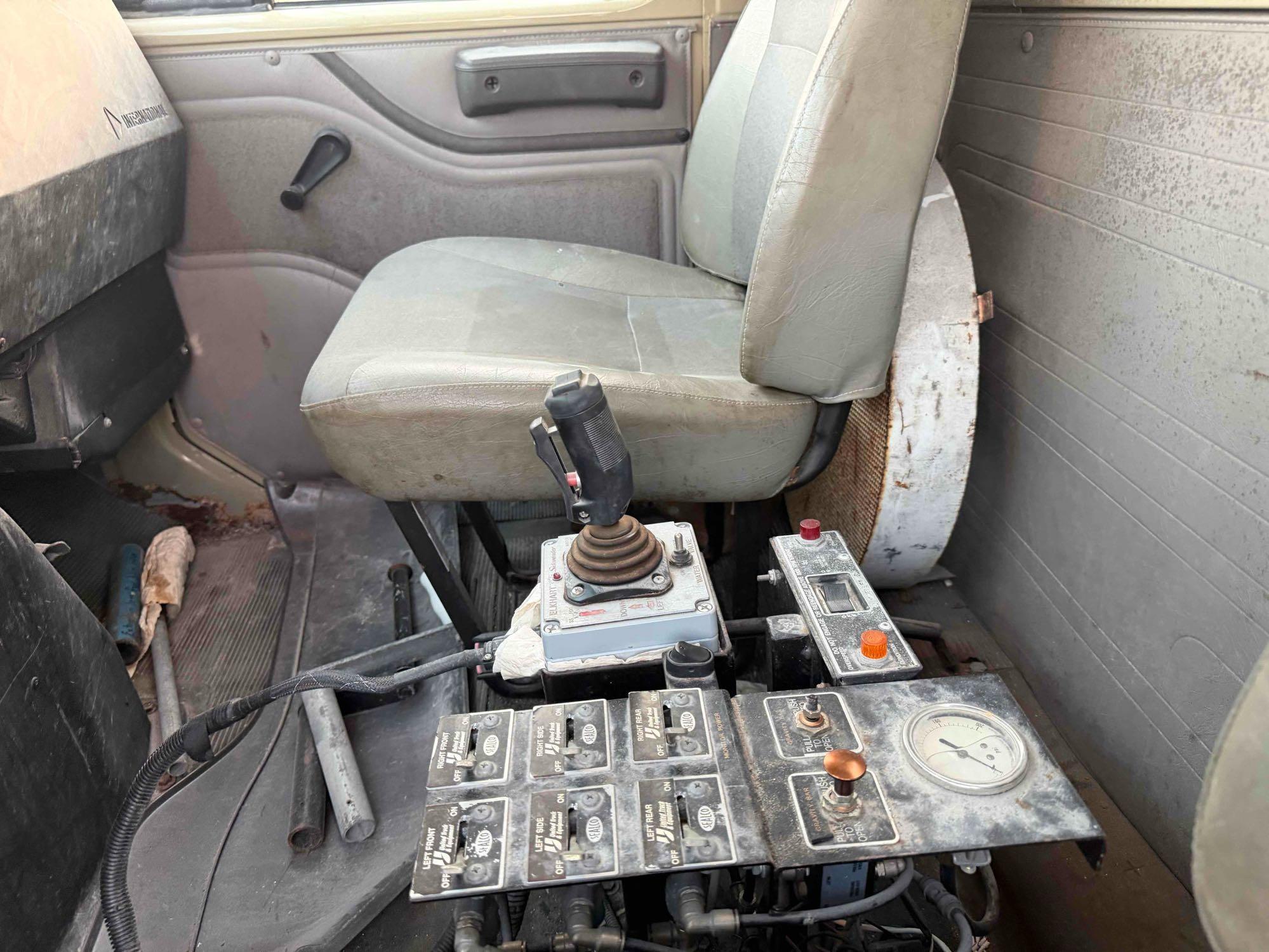 2001 International 4800