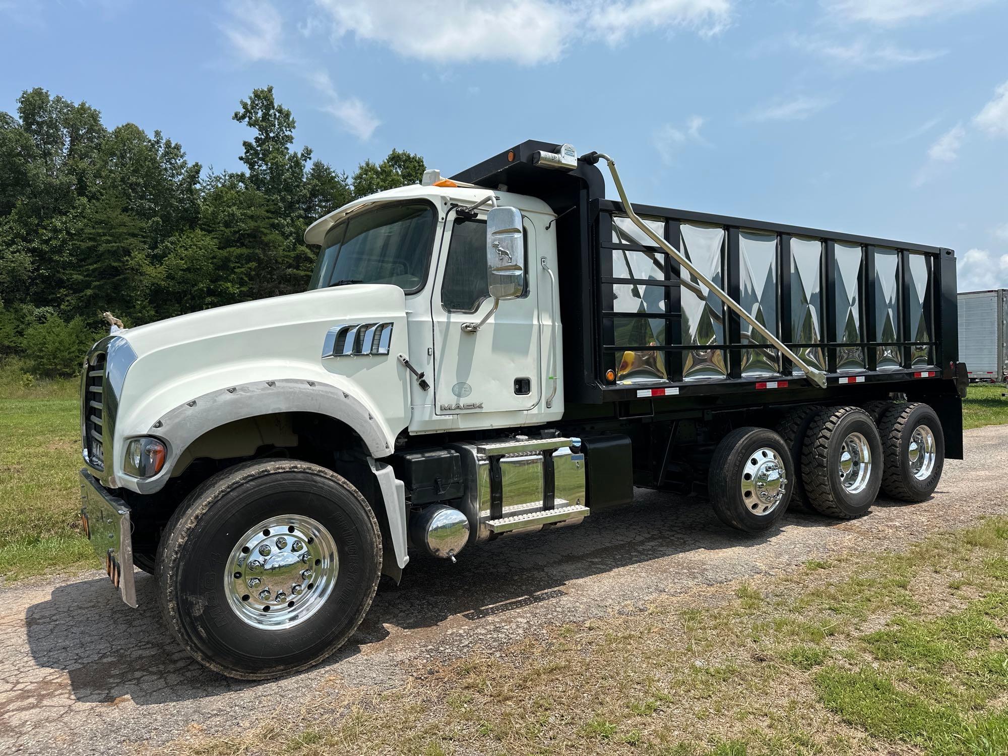 2016 Mack GU713