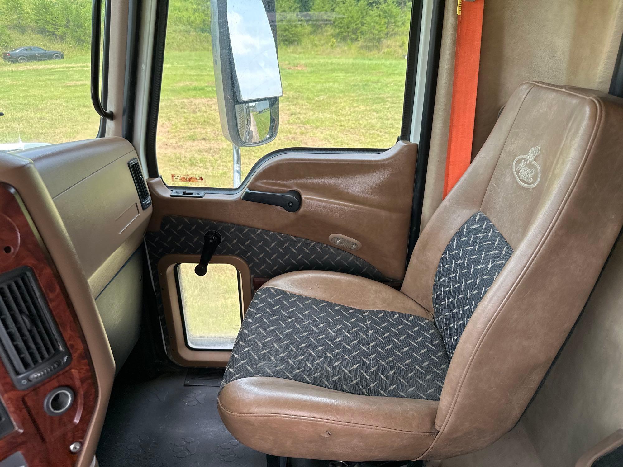 2016 Mack GU713