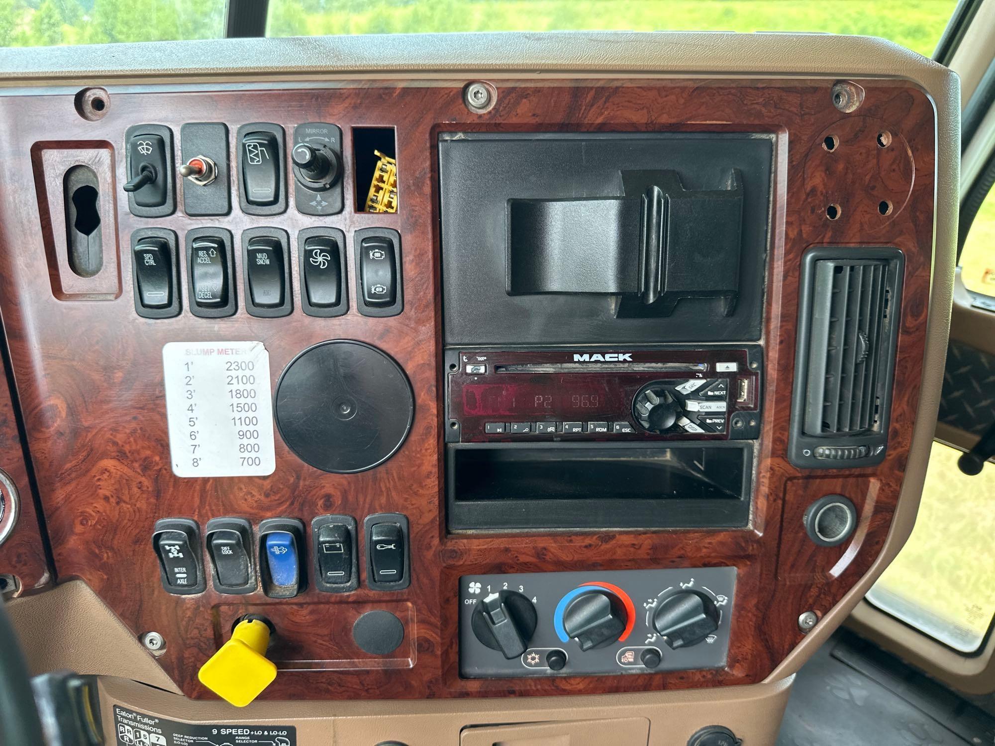 2016 Mack GU713