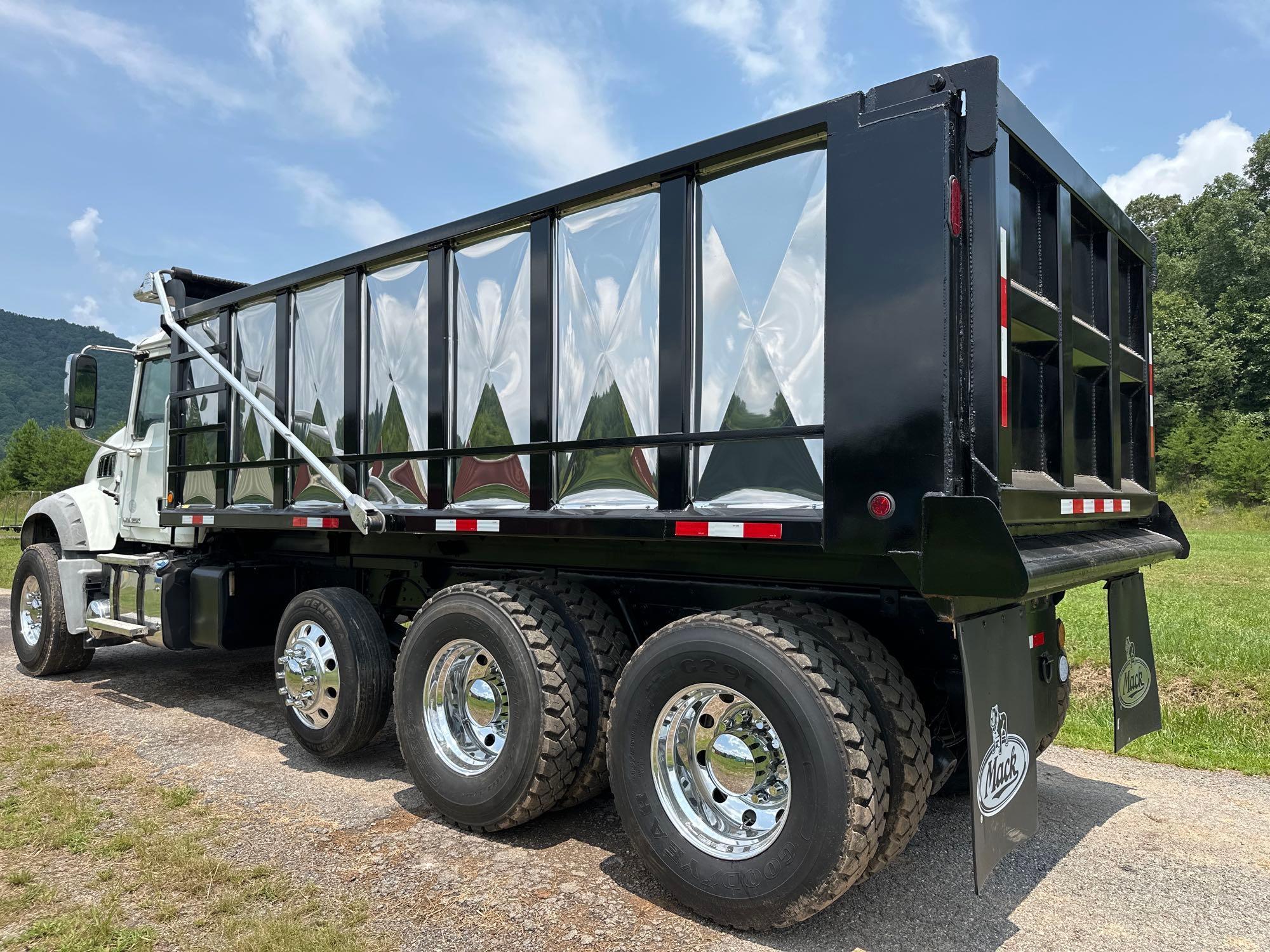 2016 Mack GU713