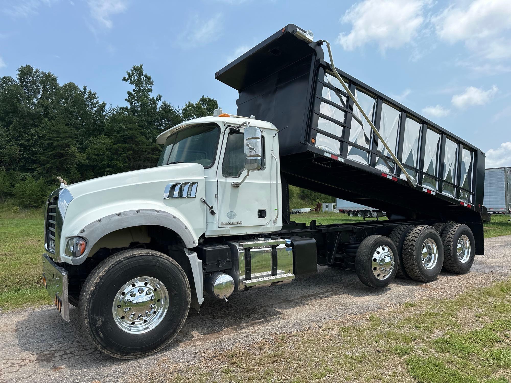 2016 Mack GU713