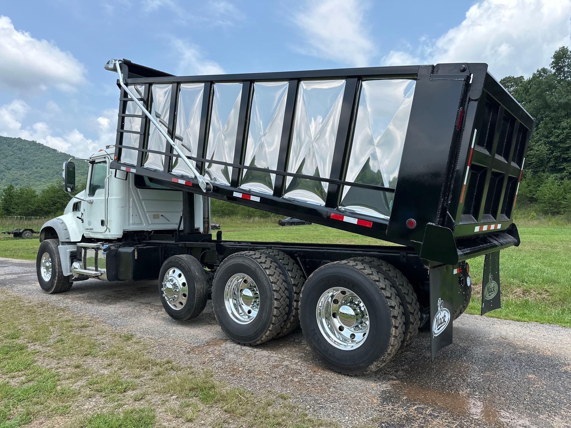 2016 Mack GU713