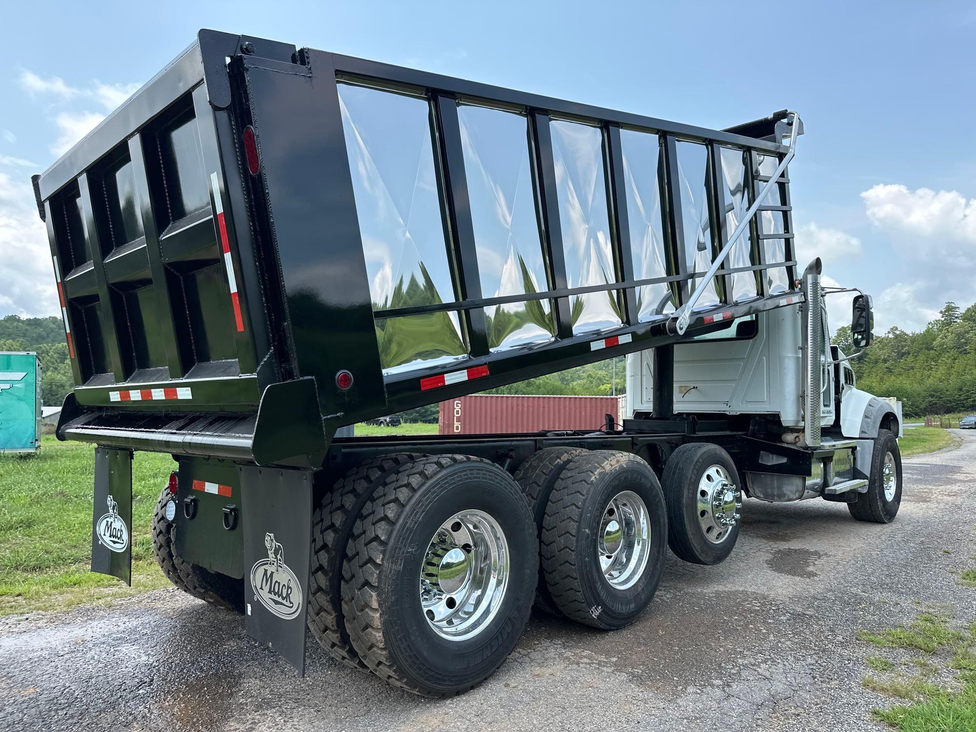 2016 Mack GU713