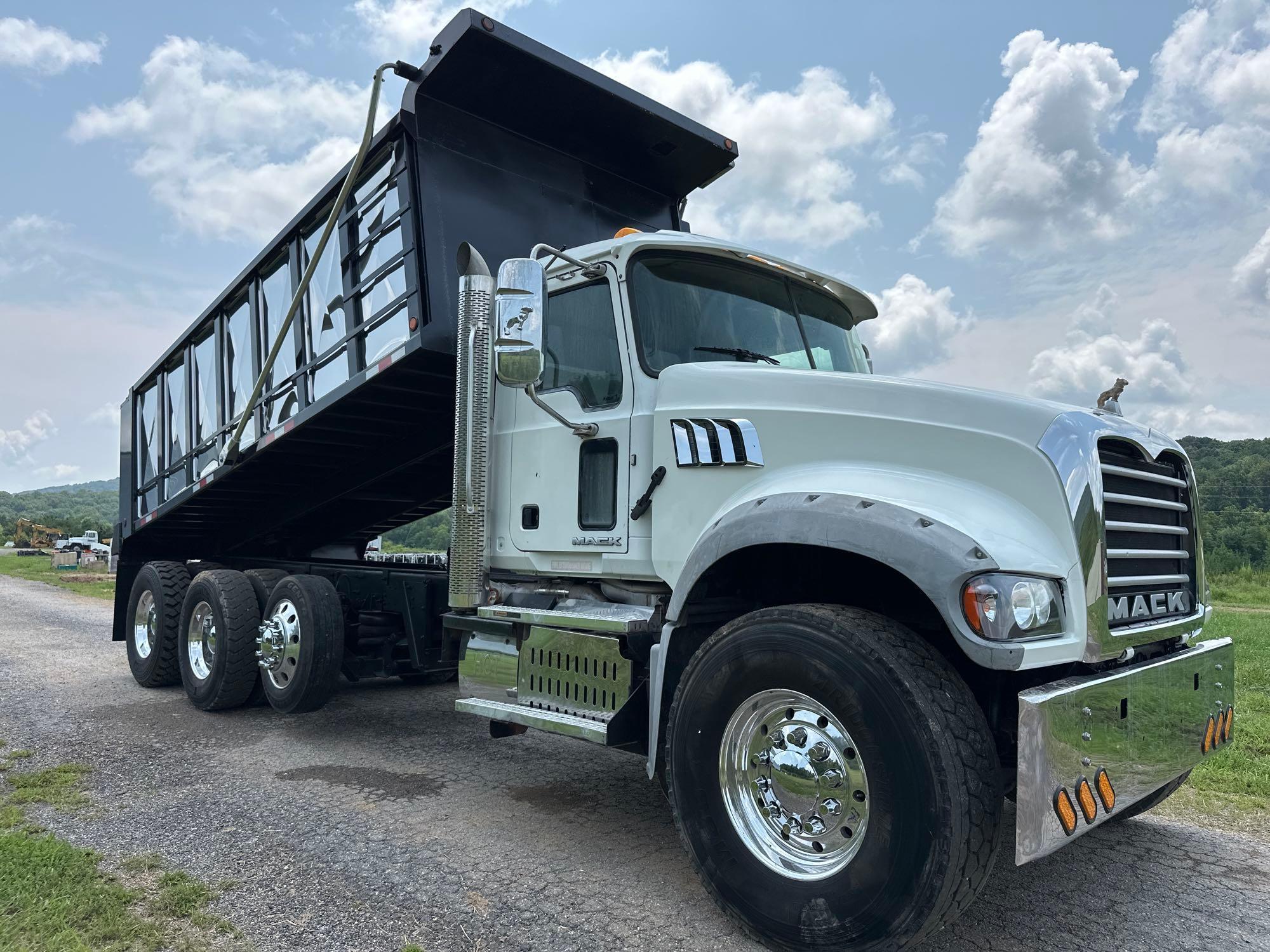 2016 Mack GU713