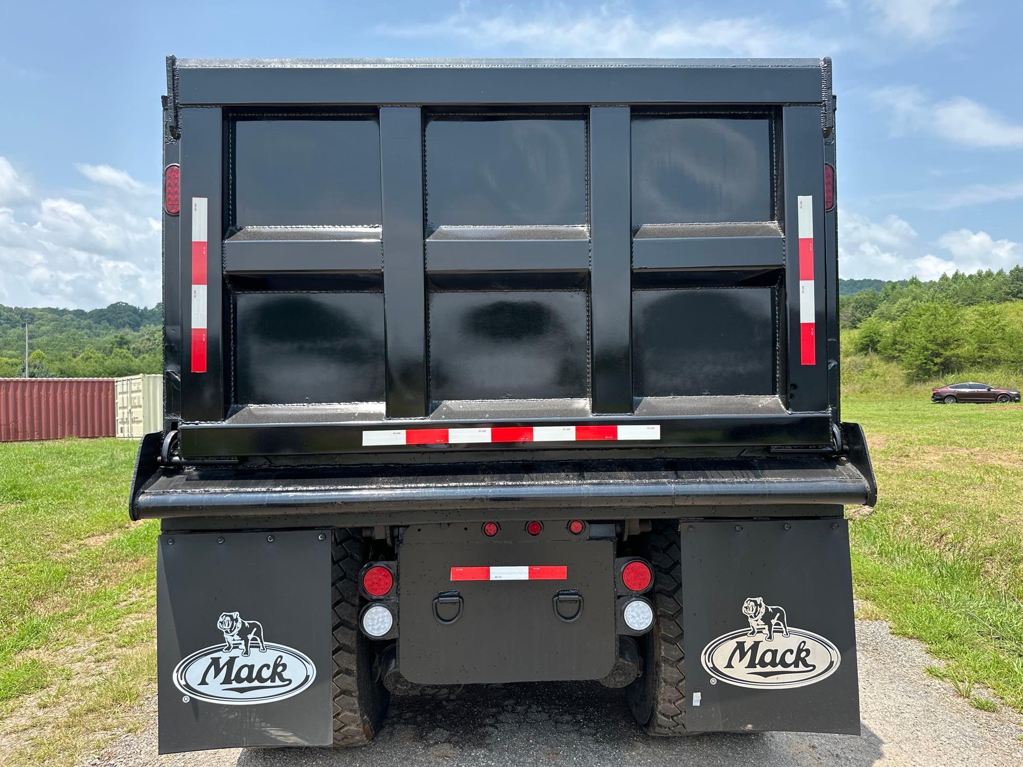 2016 Mack GU713