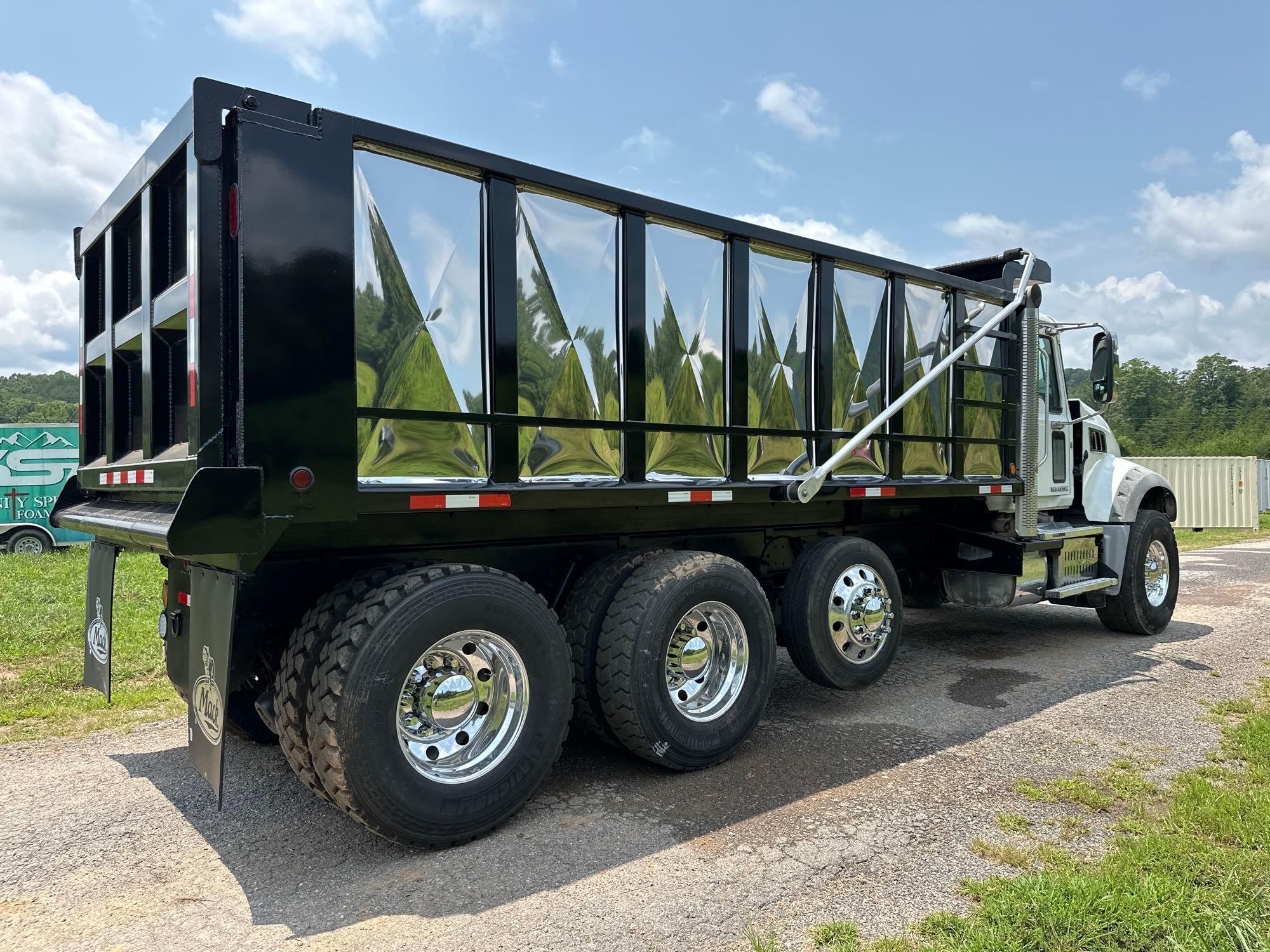 2016 Mack GU713