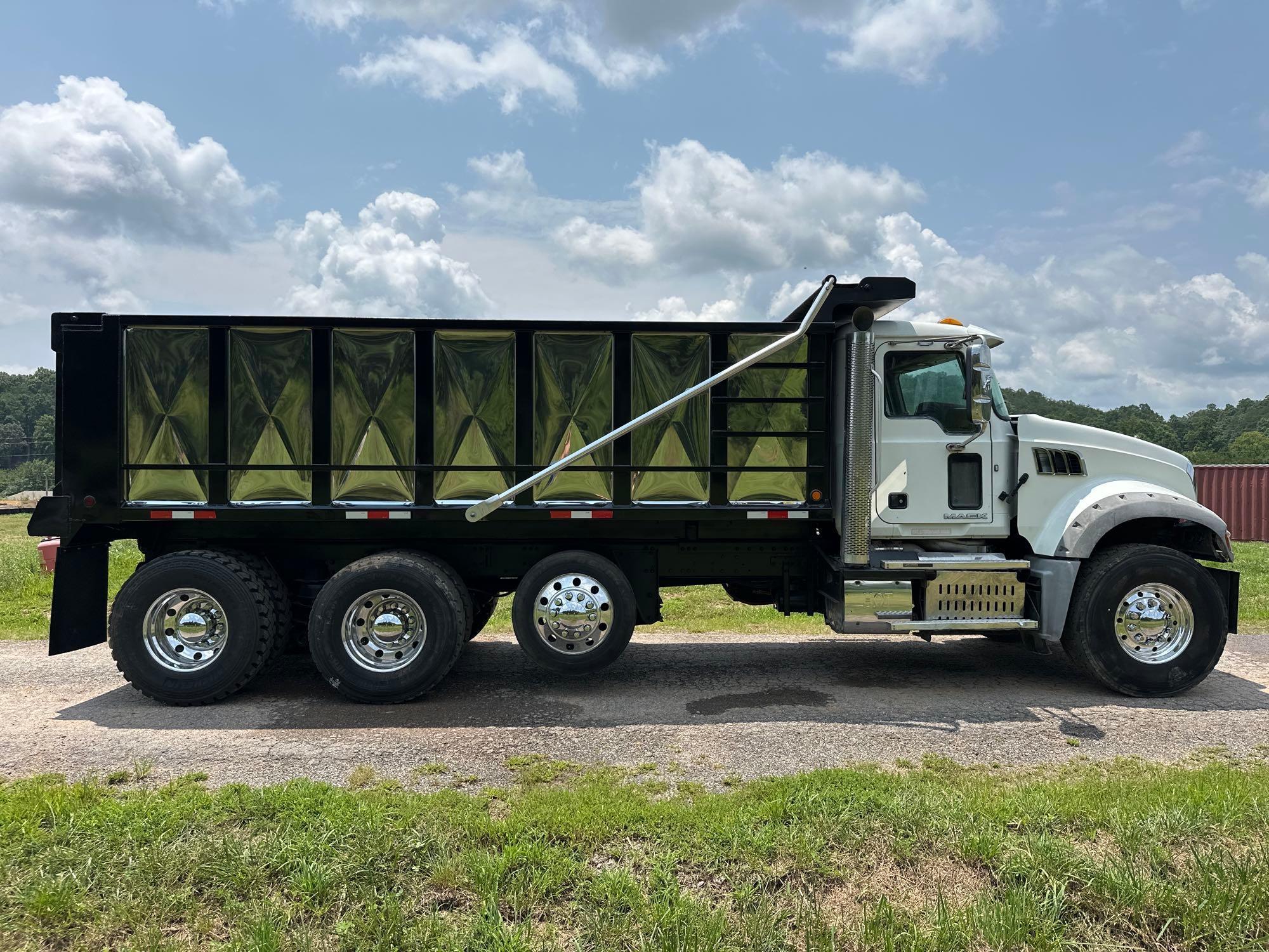 2016 Mack GU713
