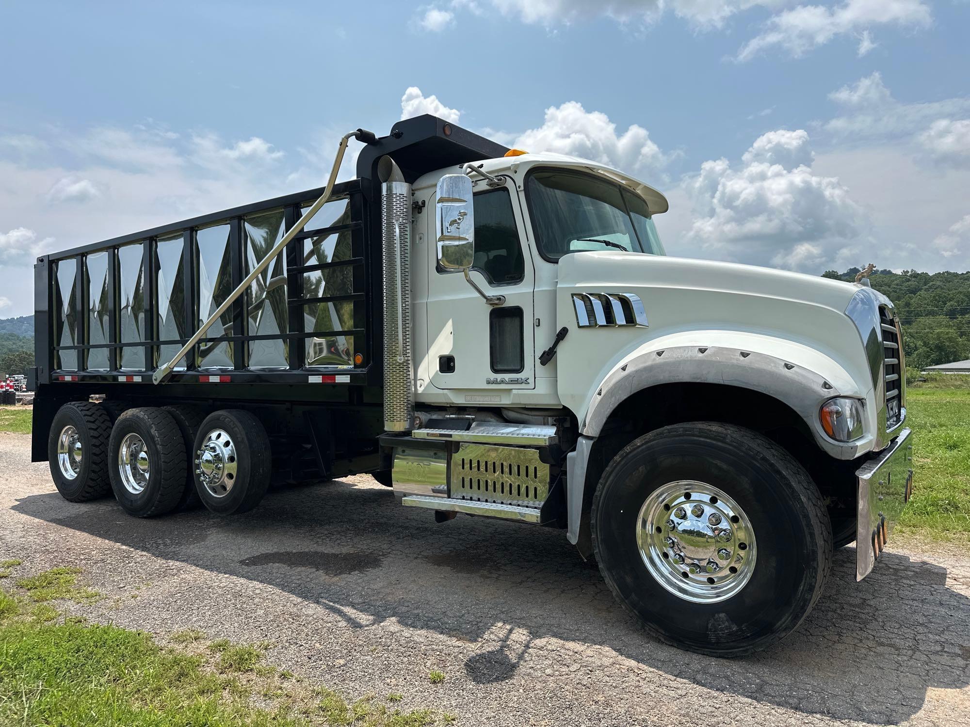 2016 Mack GU713