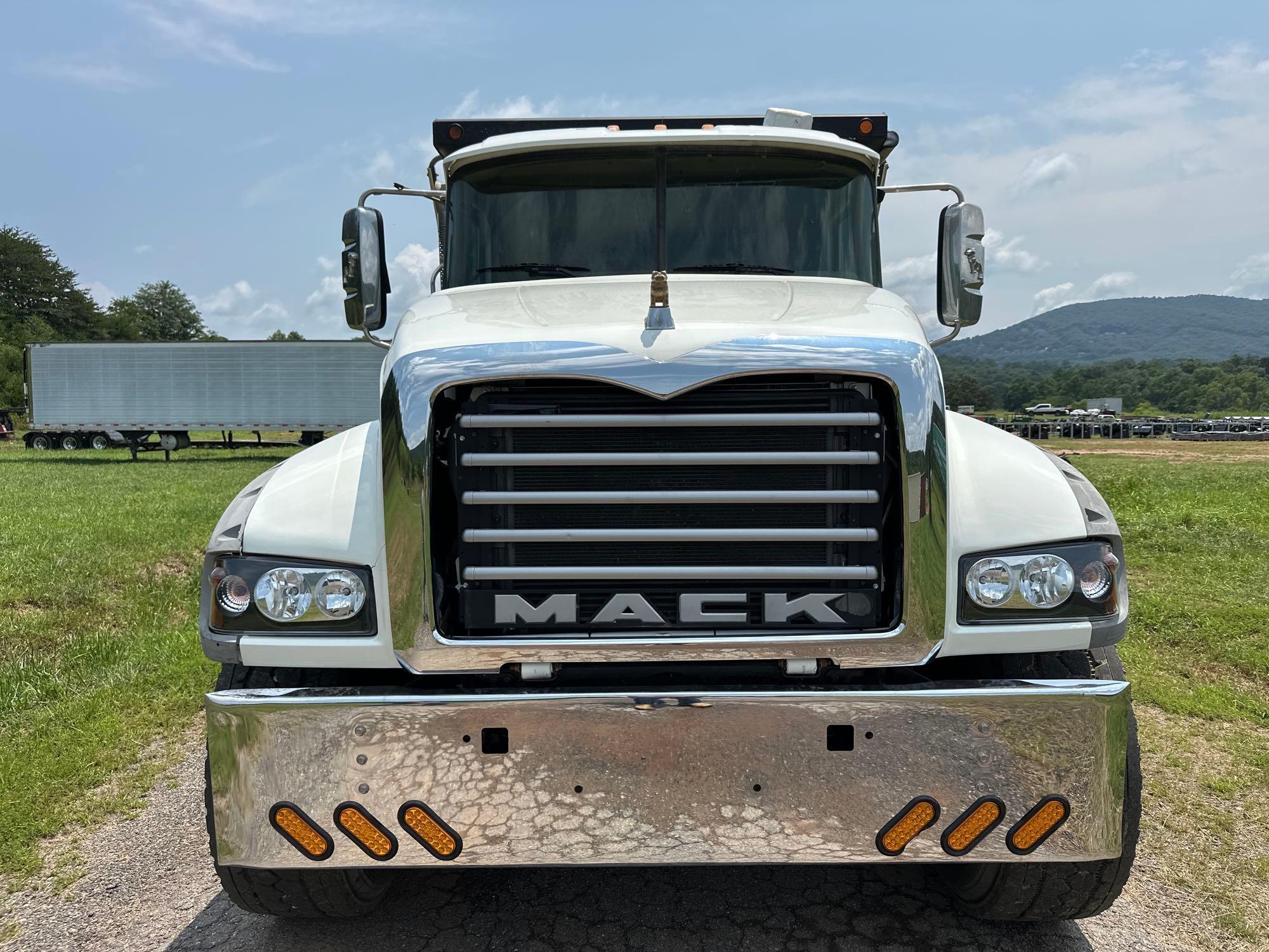 2016 Mack GU713
