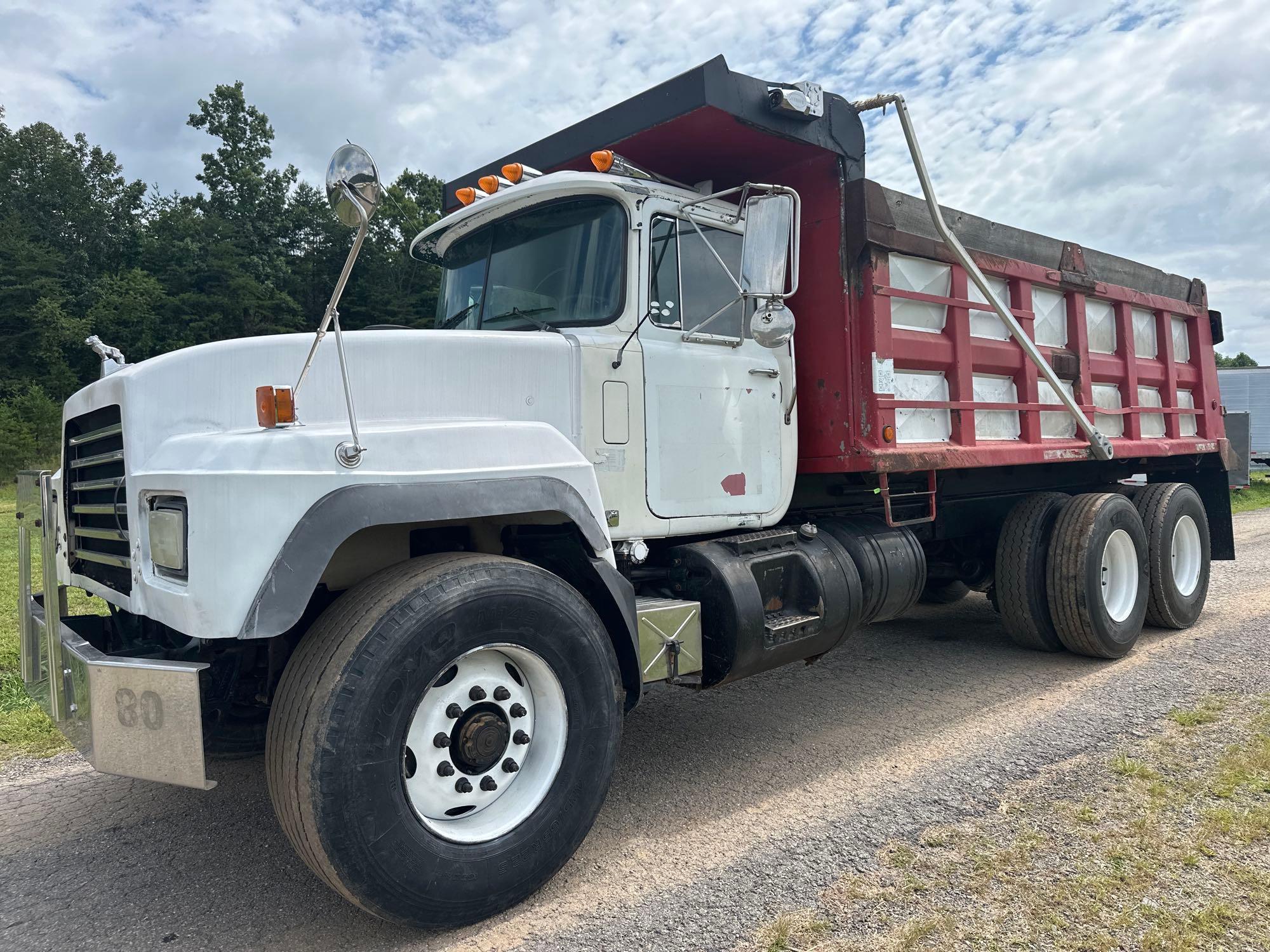 1999 Mack RD690S