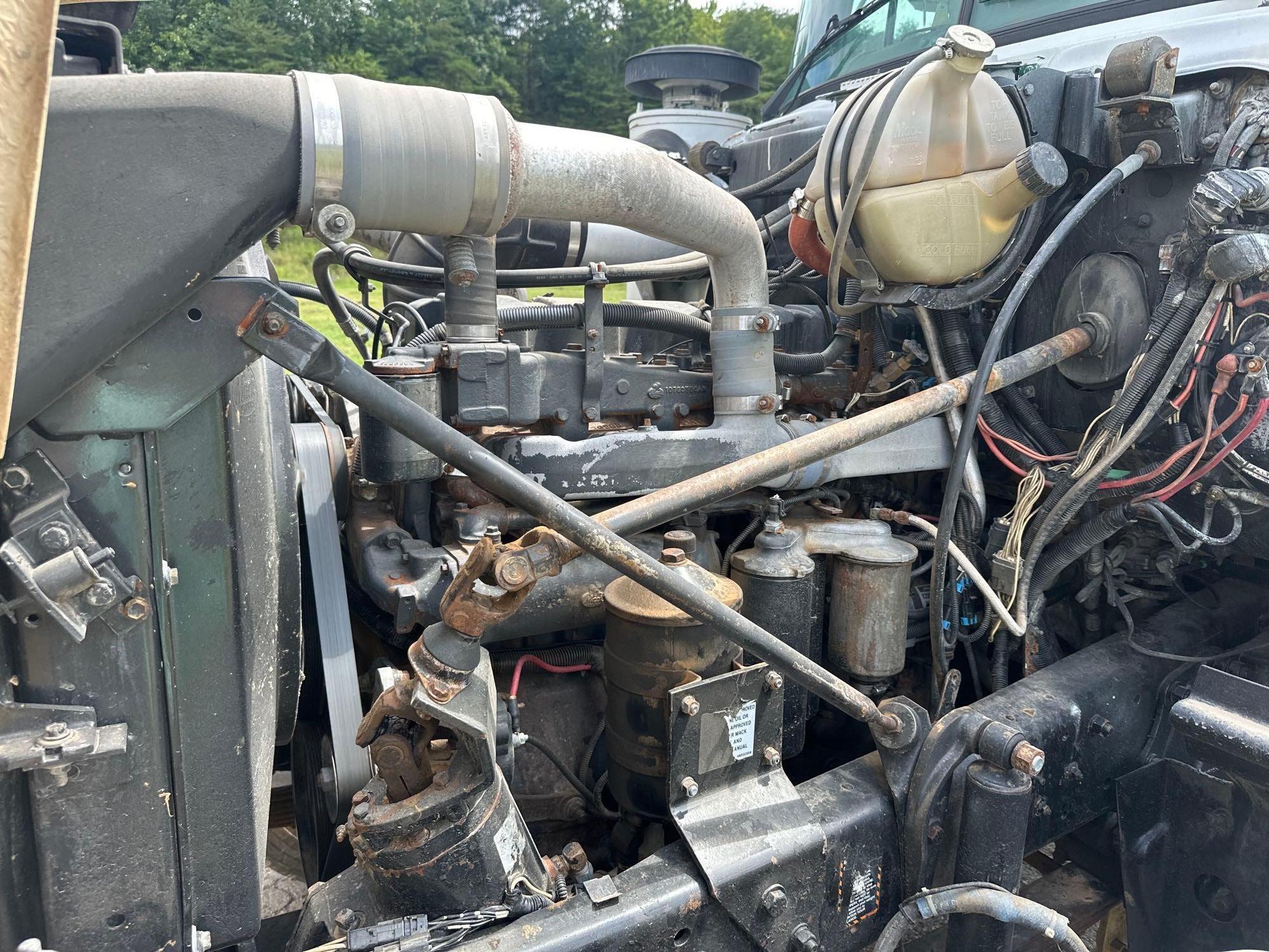1999 Mack RD690S