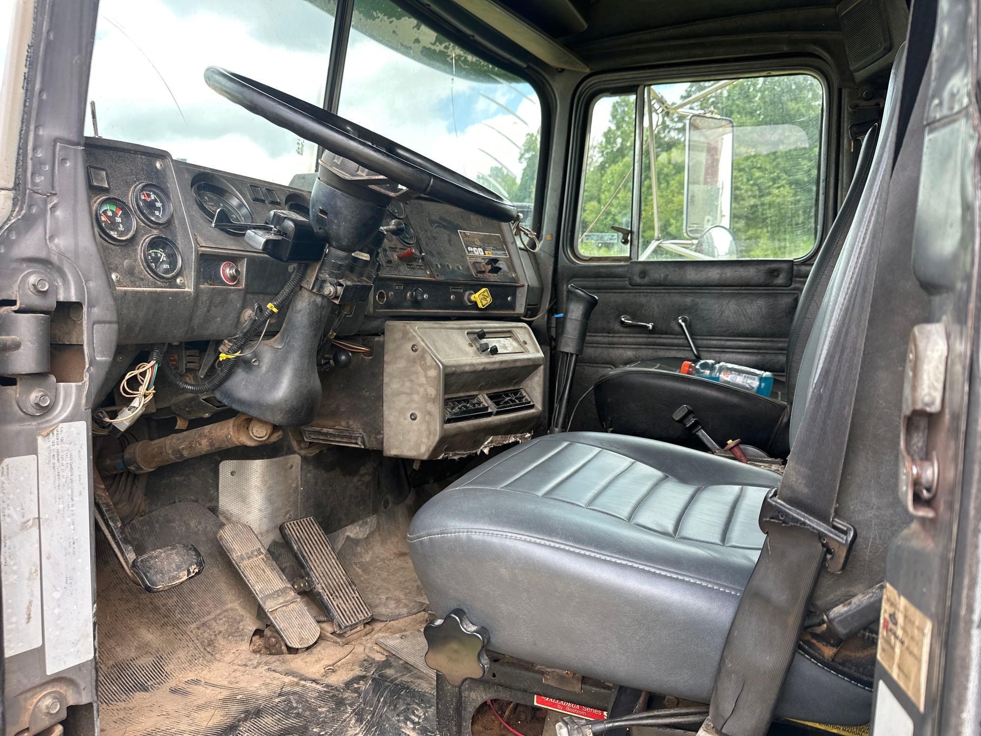 1999 Mack RD690S