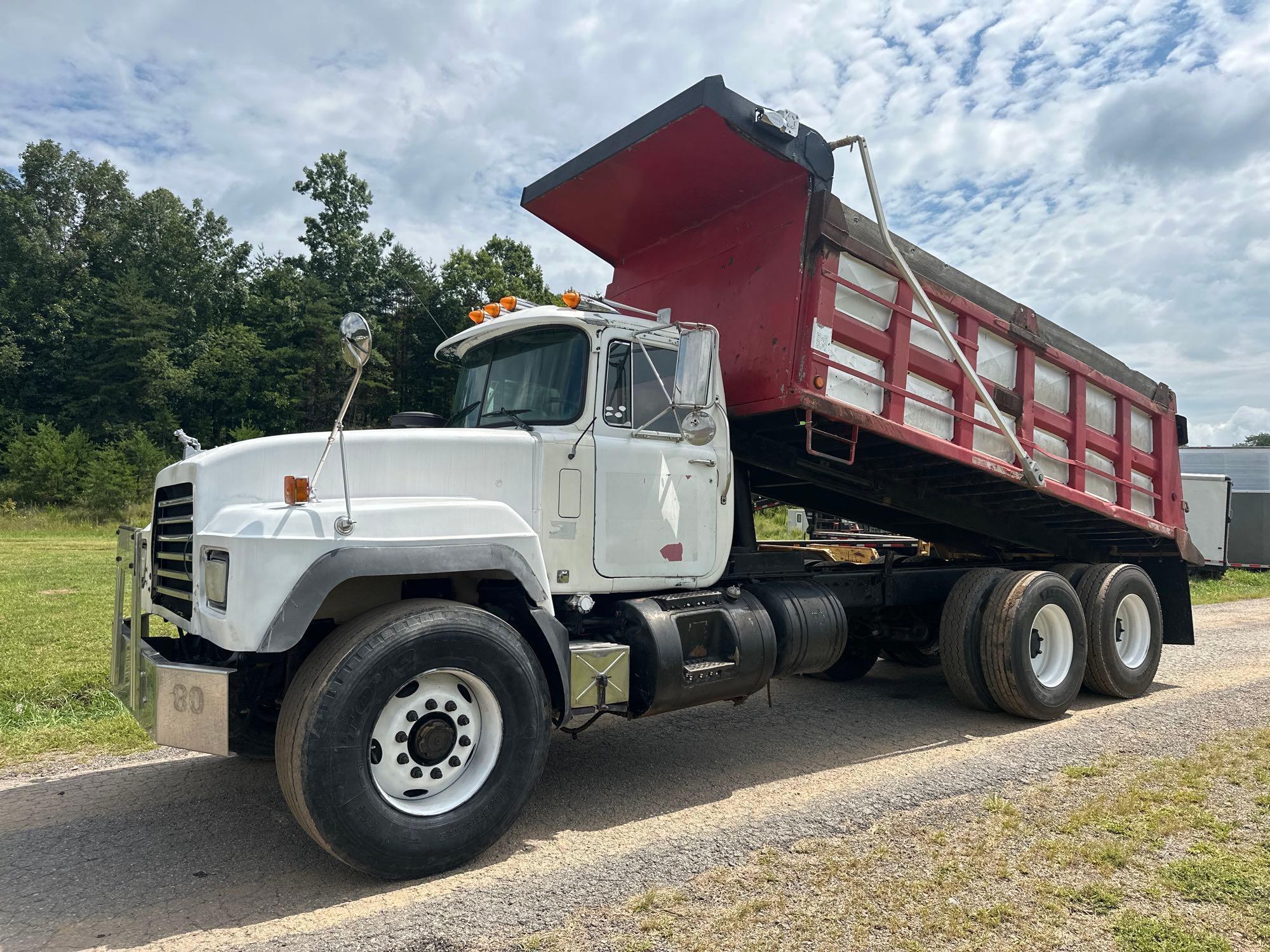 1999 Mack RD690S
