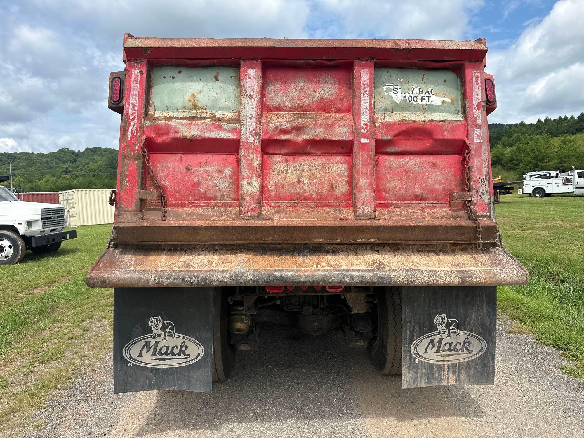 1999 Mack RD690S