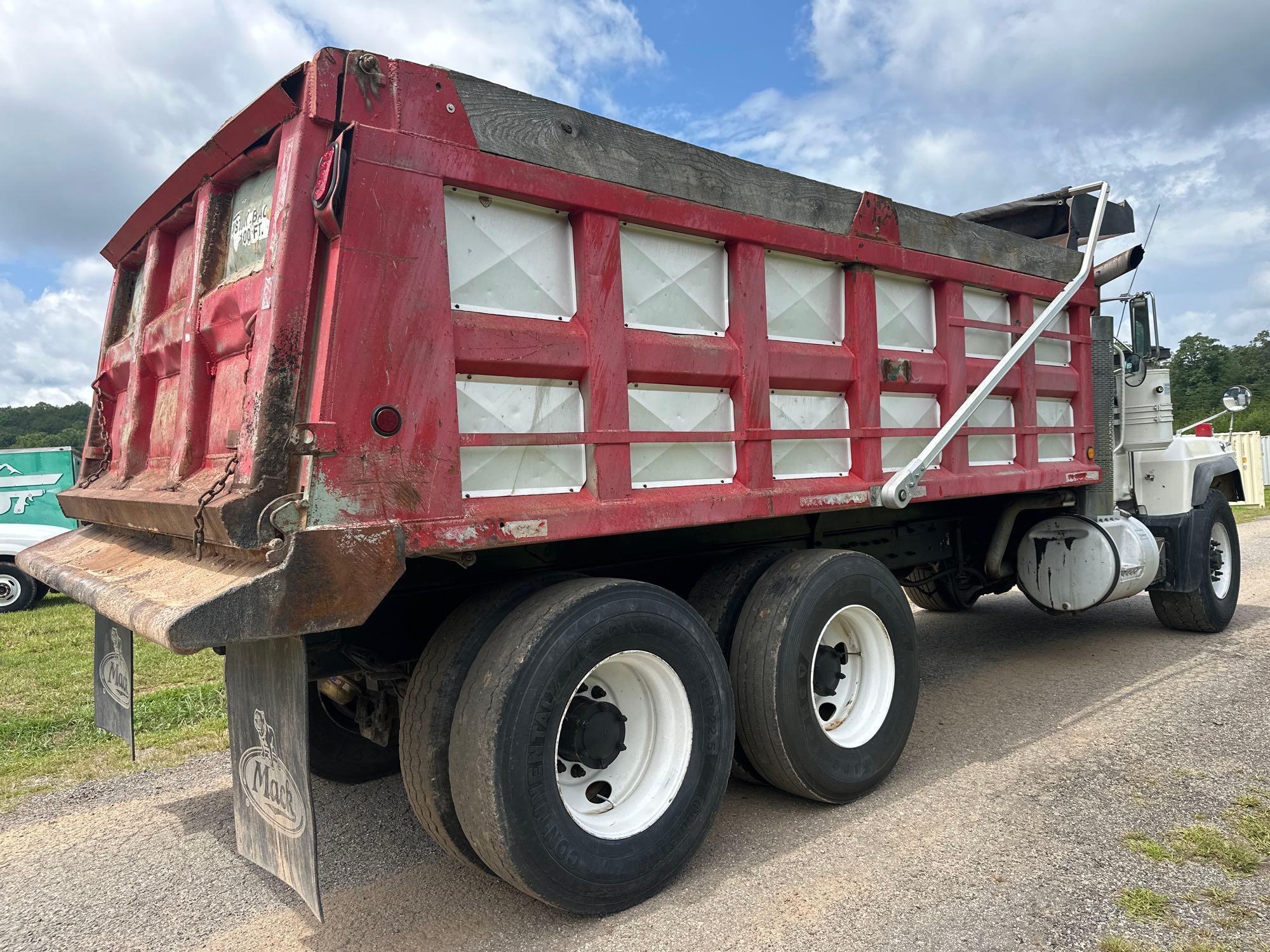 1999 Mack RD690S