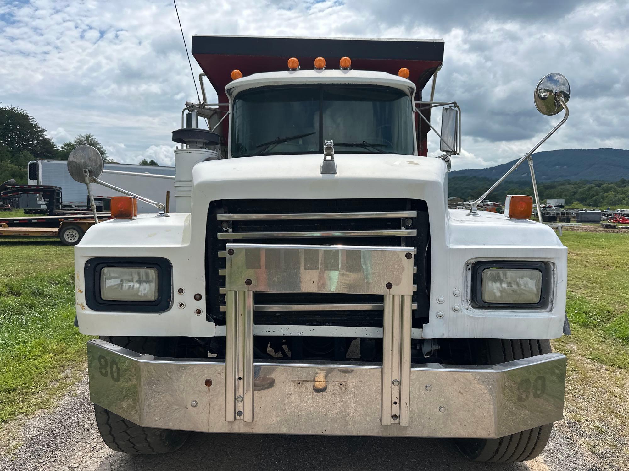 1999 Mack RD690S