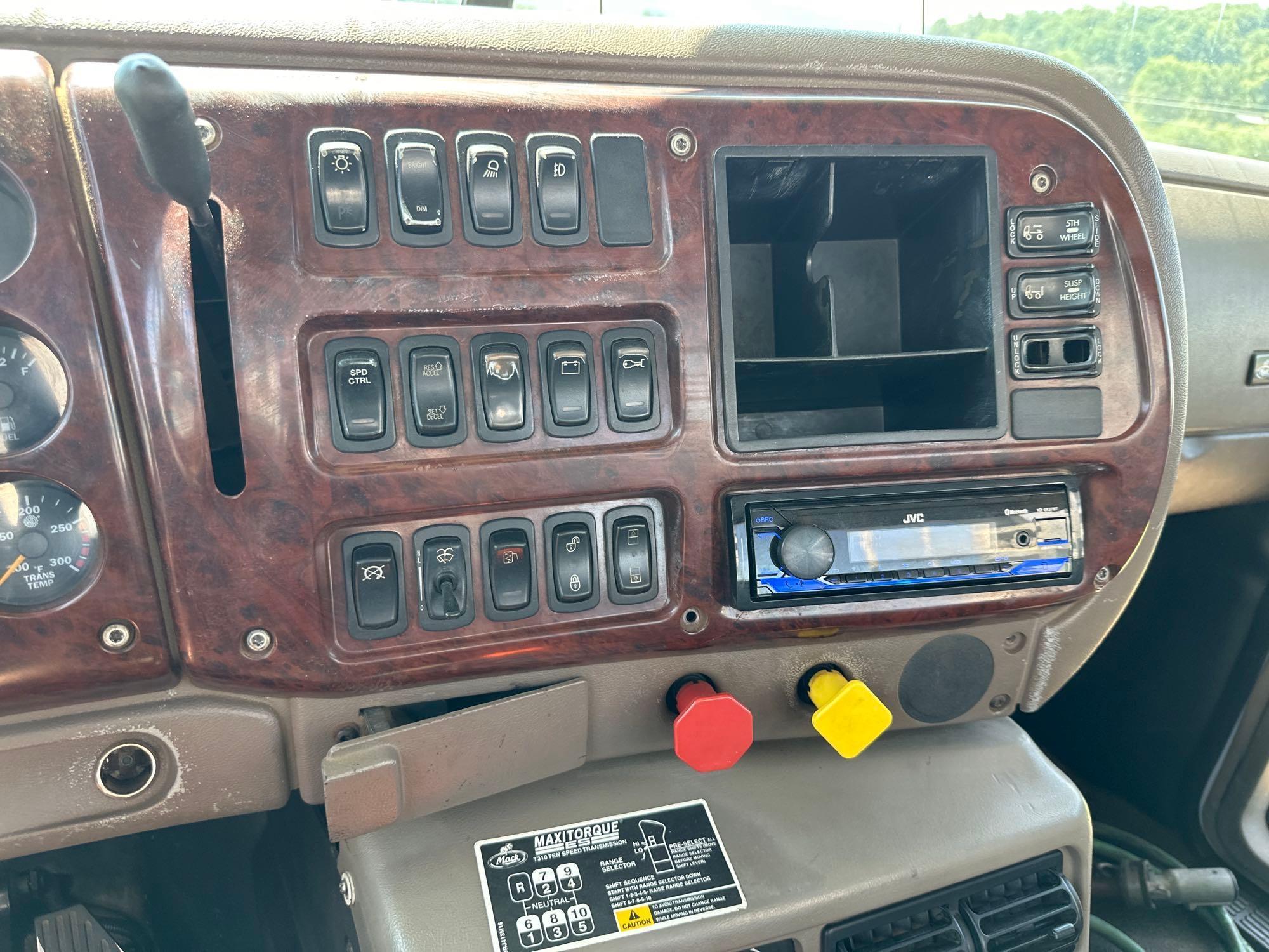 2007 Mack CHN613