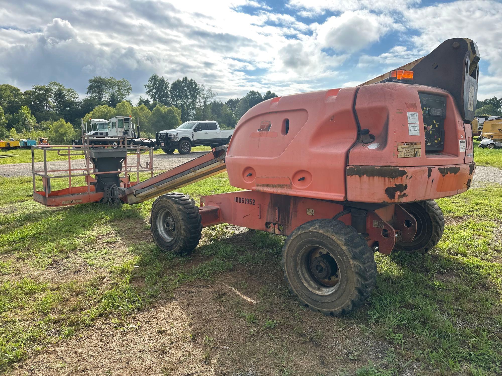 2012 JLG 400S