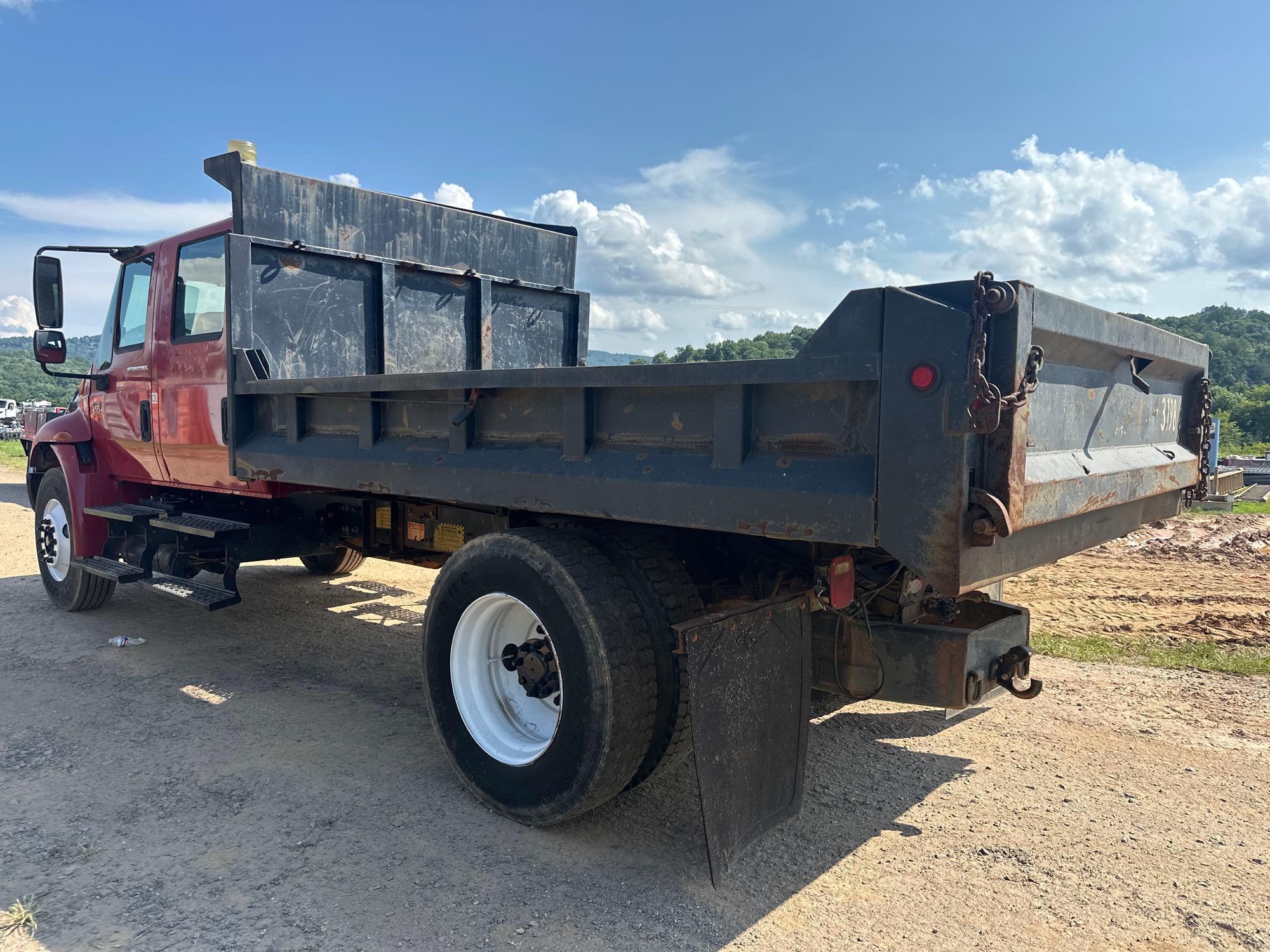 2004 International 4400