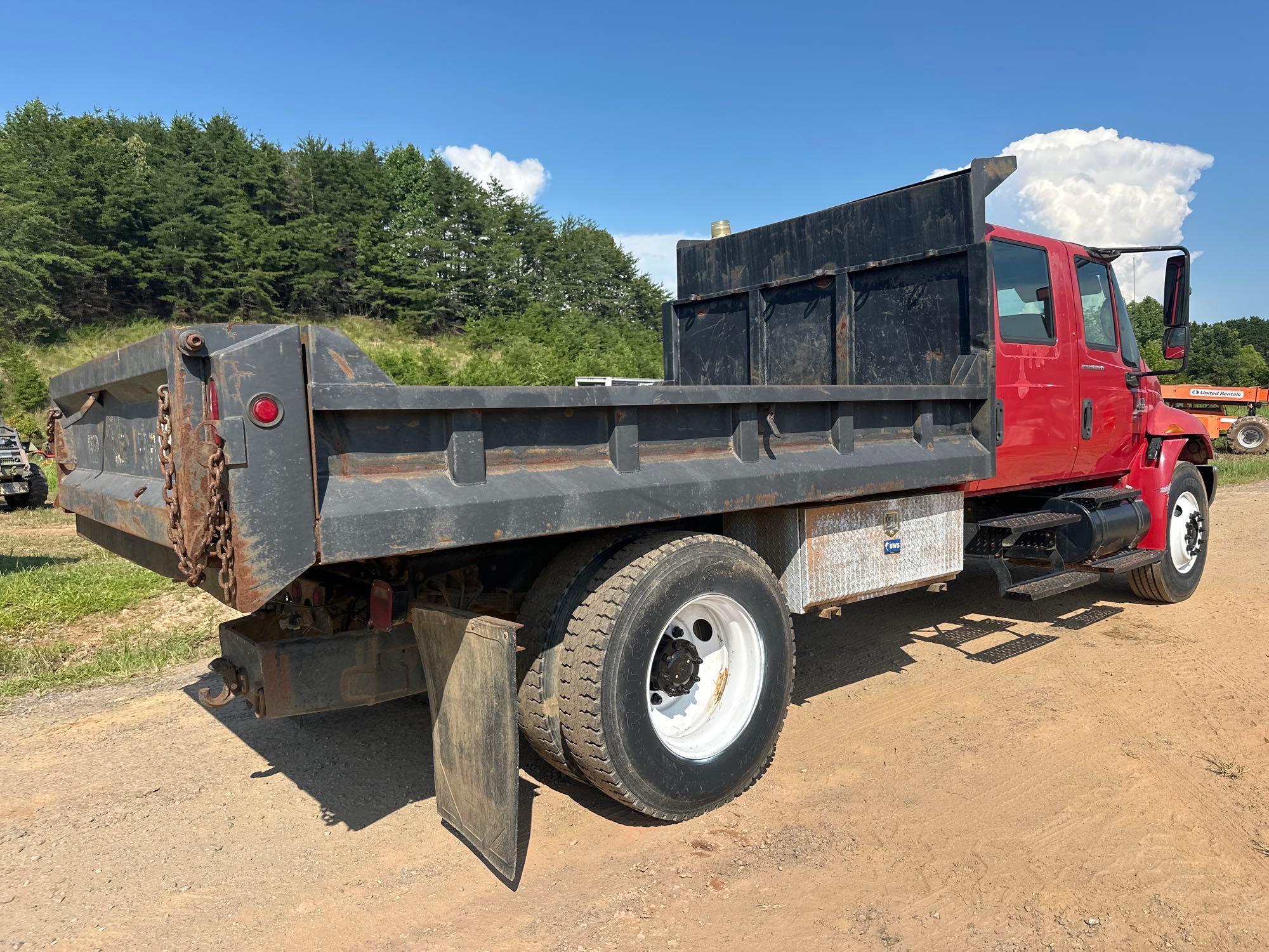 2004 International 4400