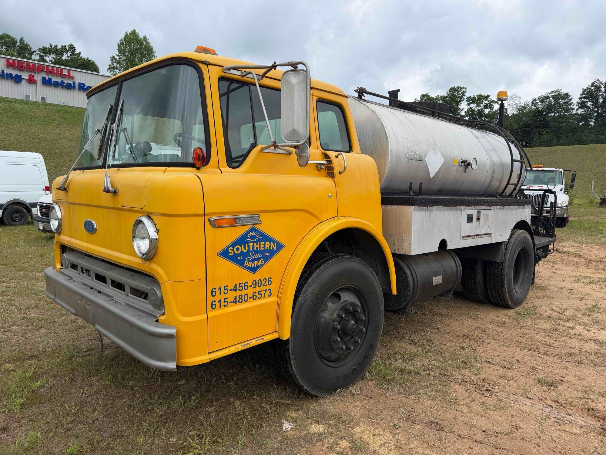 Photo of a 1989 Ford C8000