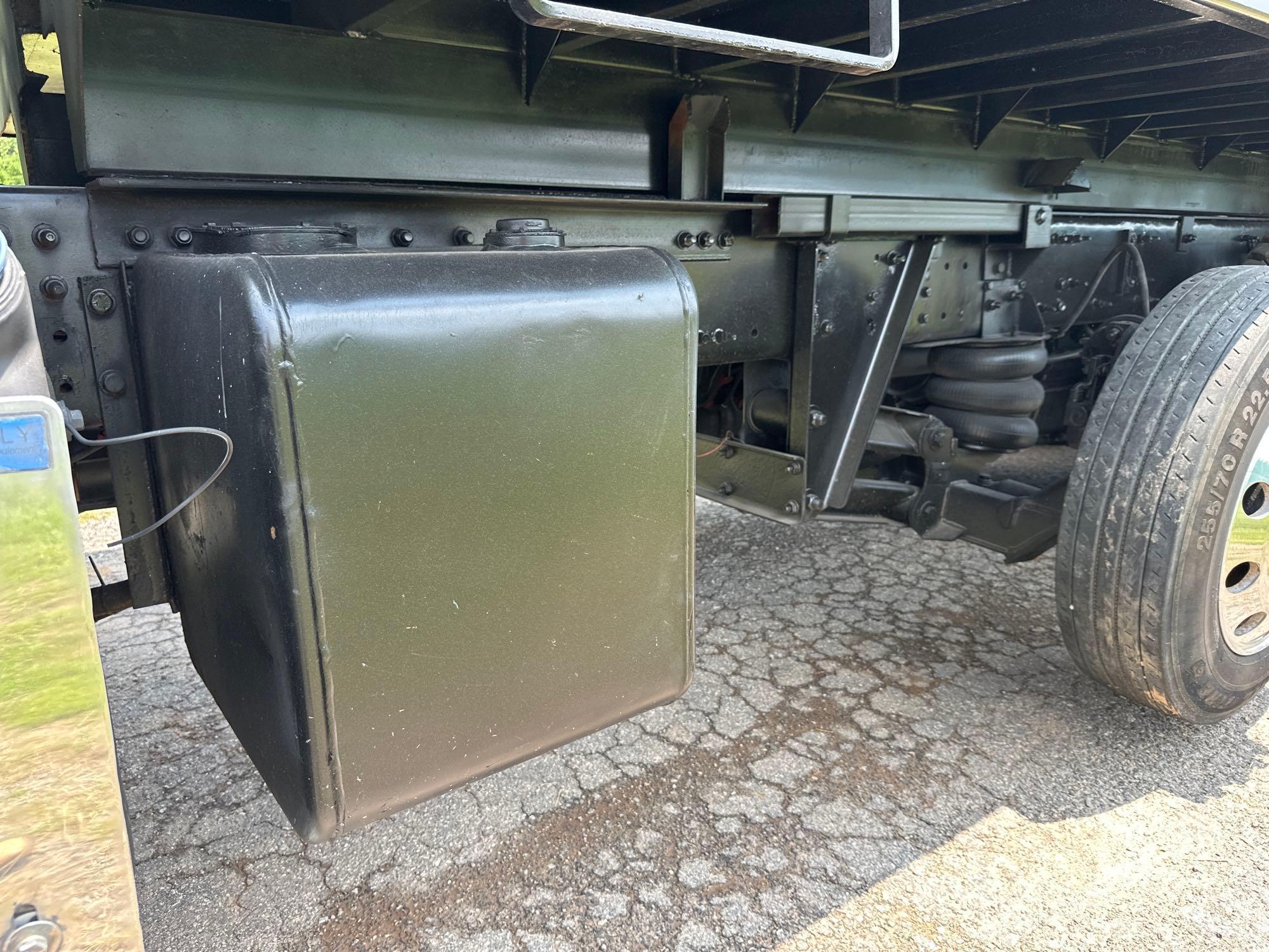 2016 Mack GU713