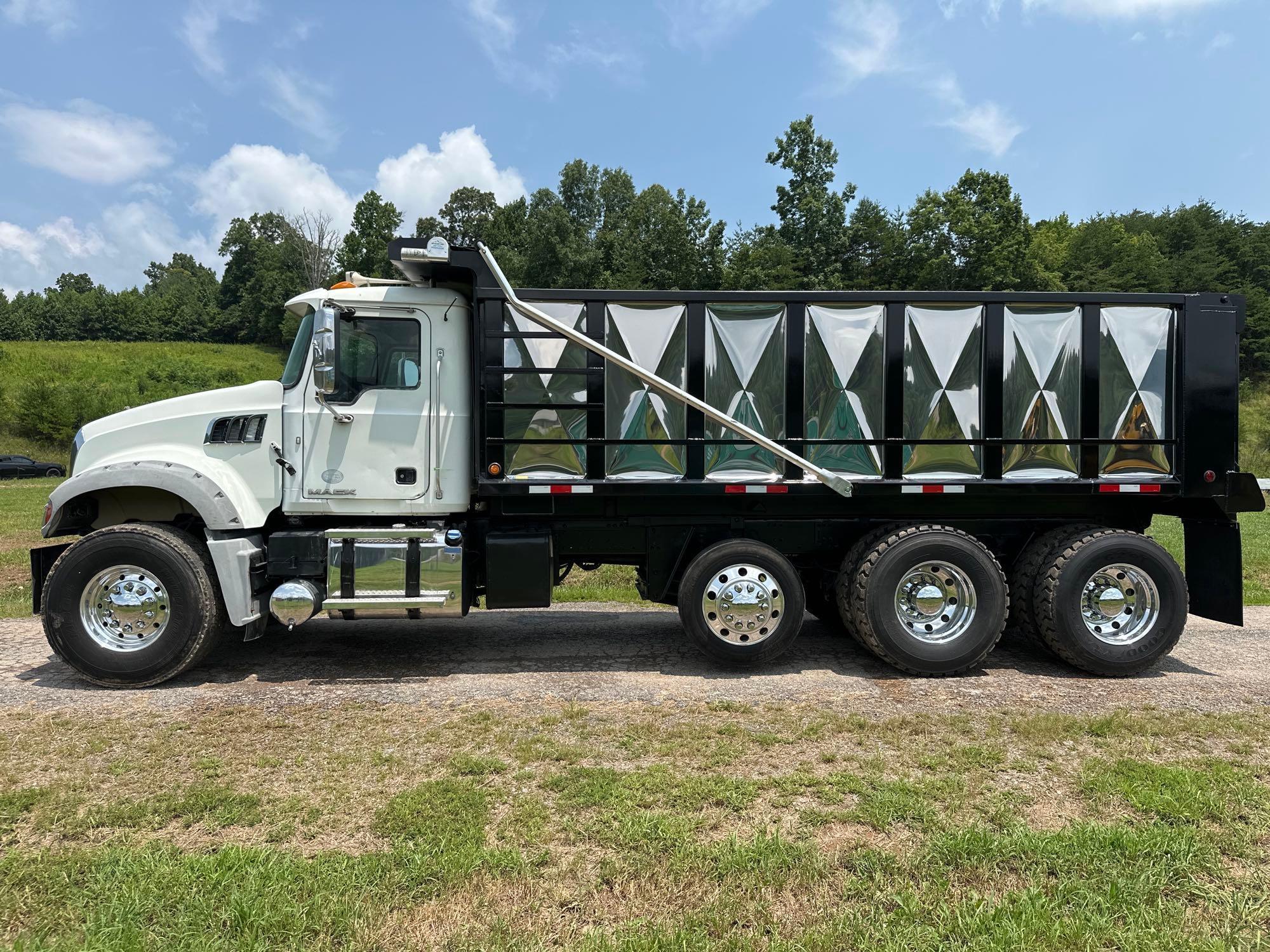 2016 Mack GU713