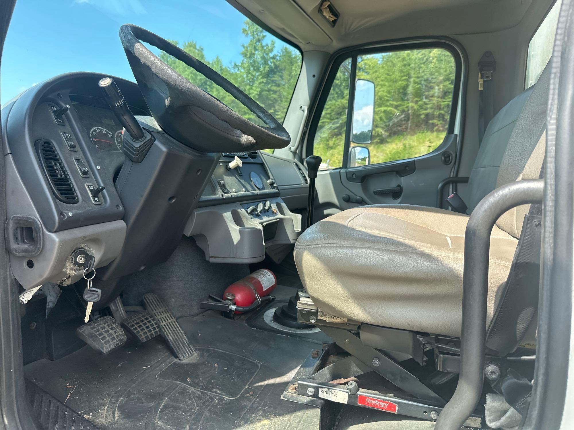 2010 Freightliner M2 106